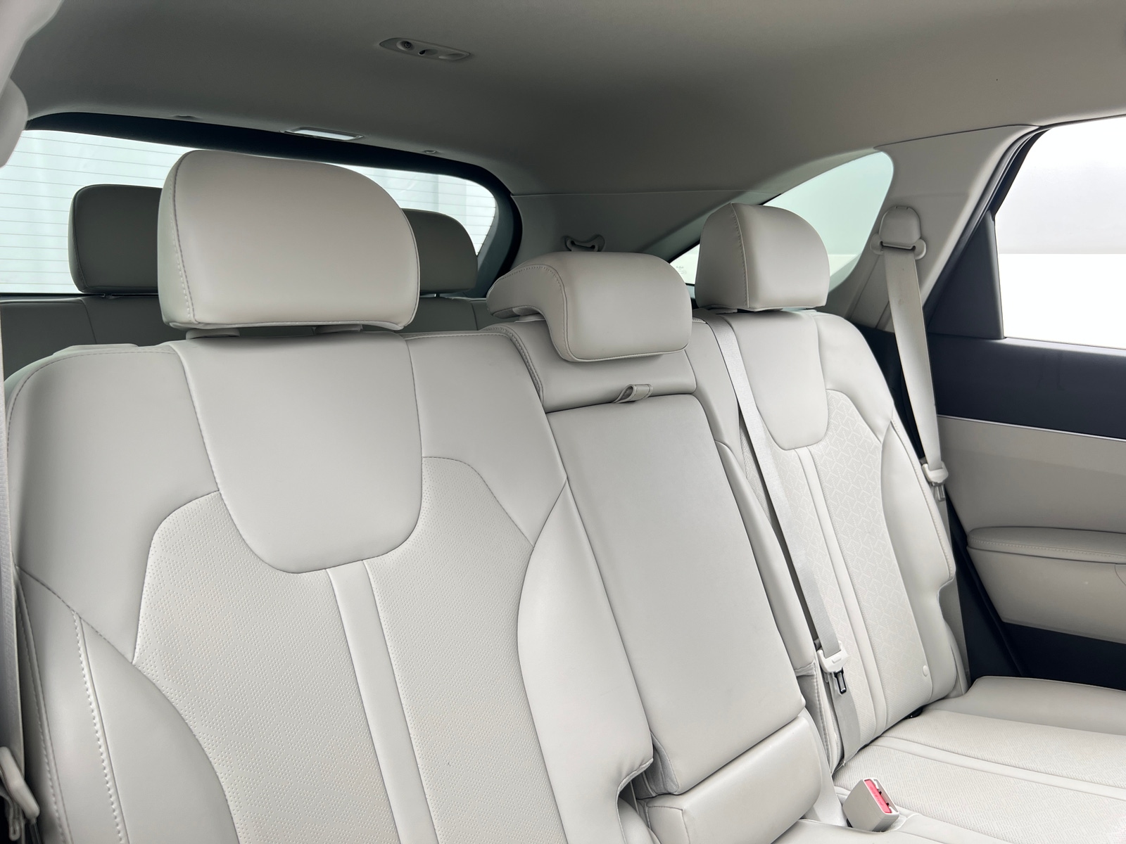 Thumbnail: 2023 Kia Sorento - 5