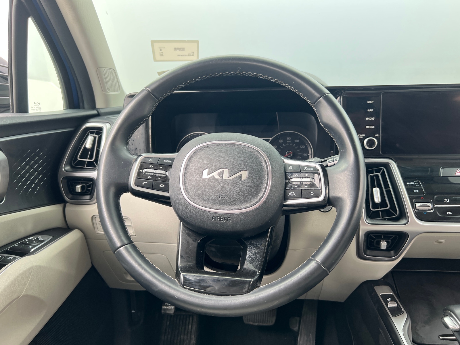 Thumbnail: 2023 Kia Sorento - 4