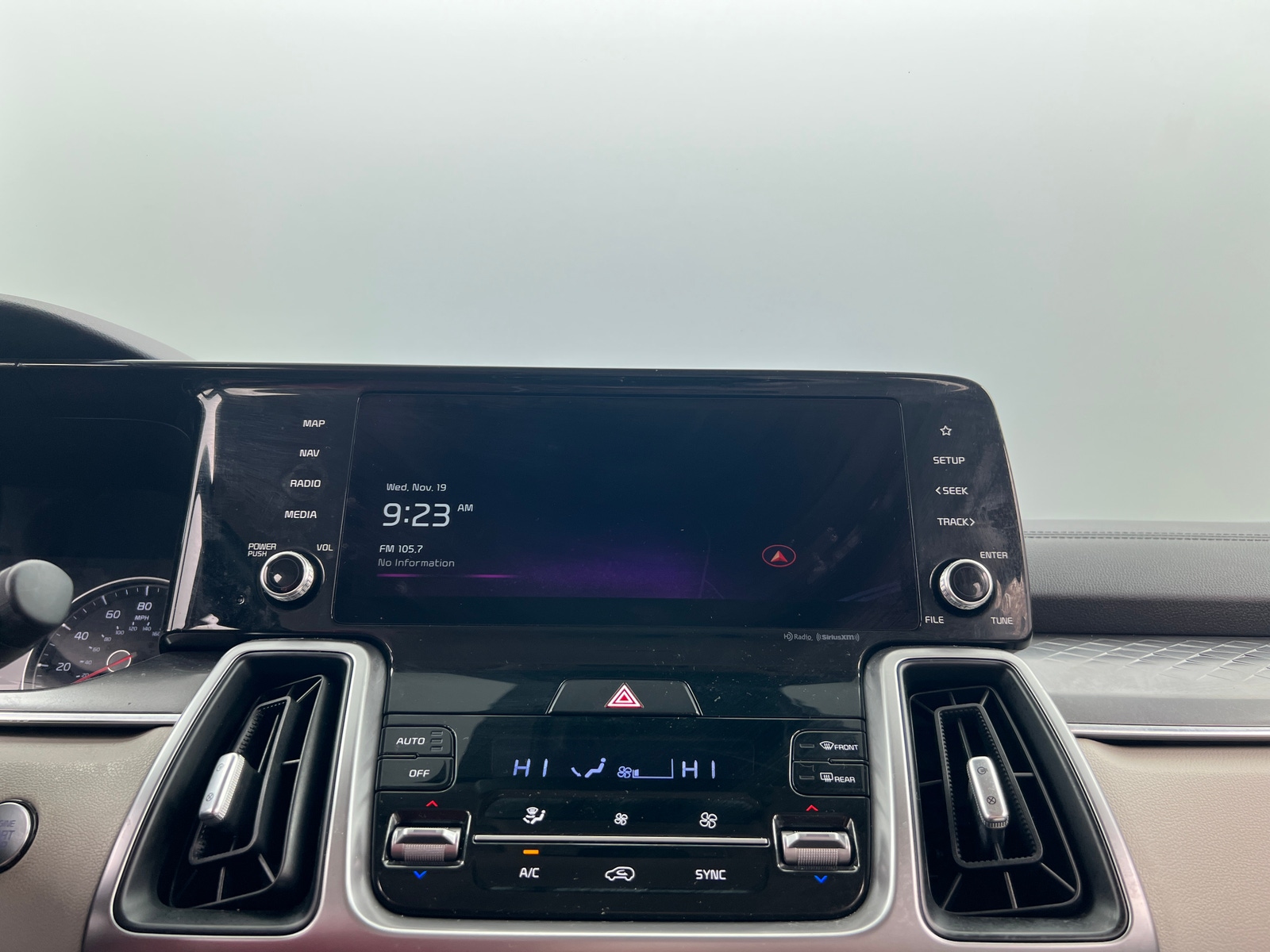 Thumbnail: 2023 Kia Sorento - 3