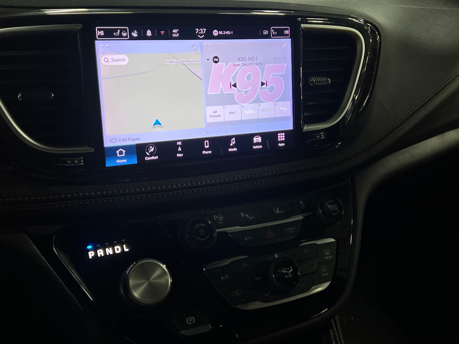 Thumbnail: 2022 Chrysler Pacifica - 3