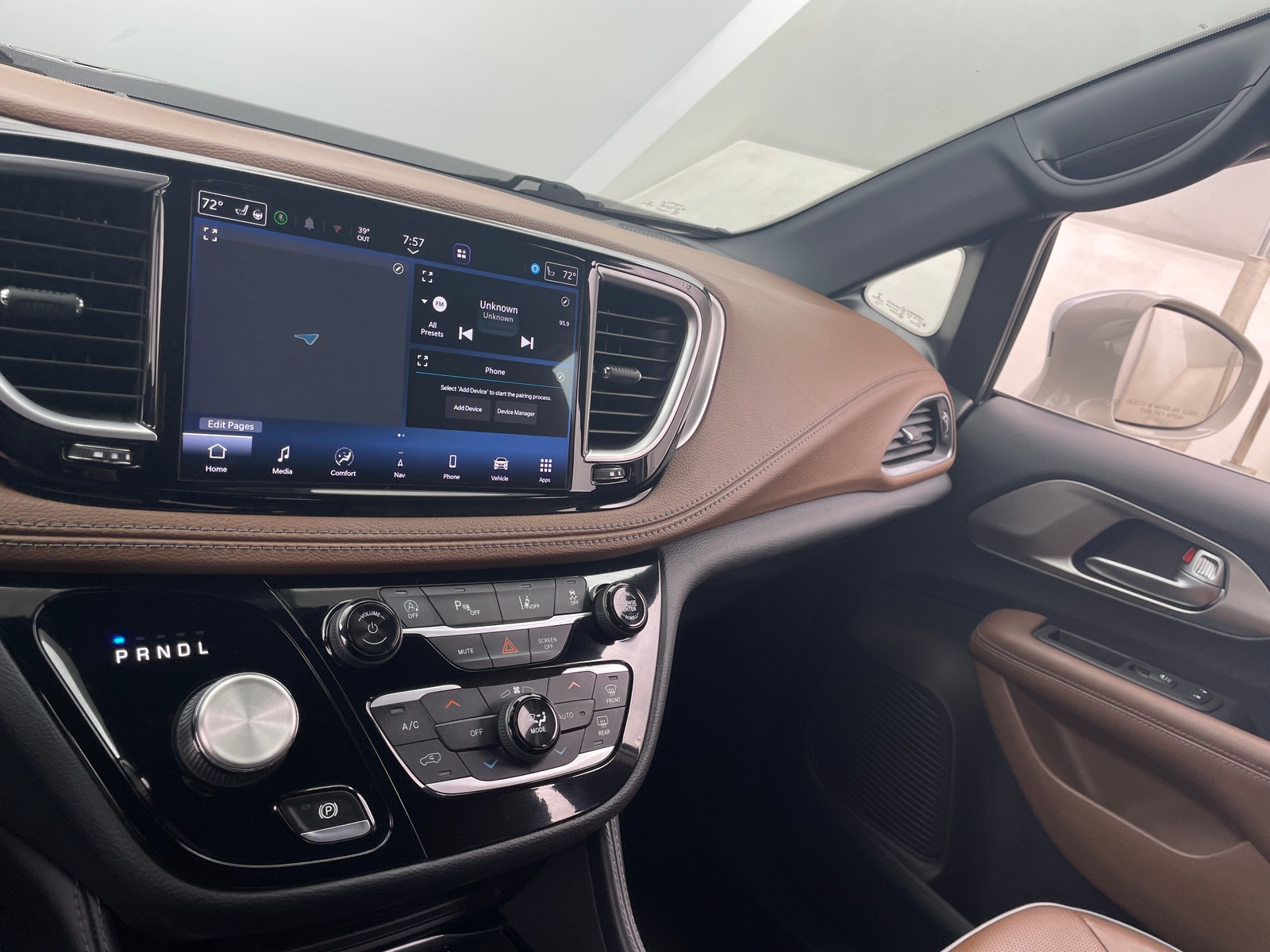 Thumbnail: 2021 Chrysler Pacifica - 3