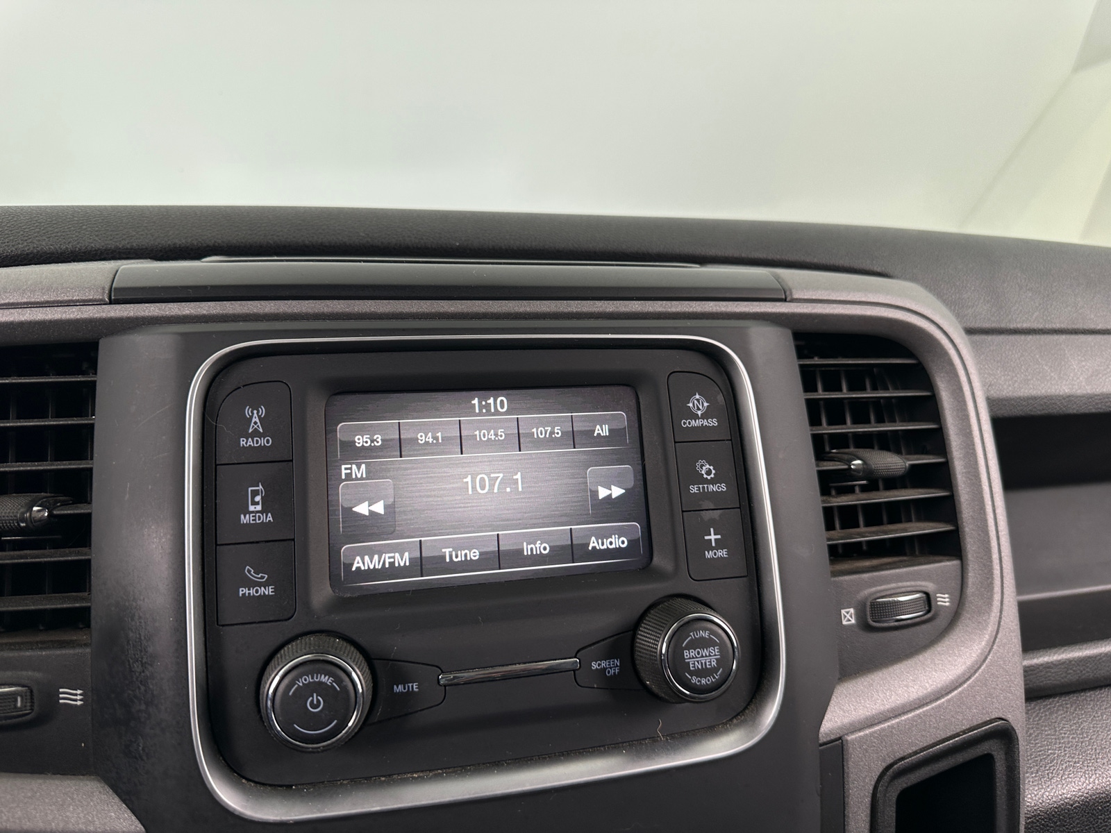 Thumbnail: 2021 RAM 1500 Classic - 4