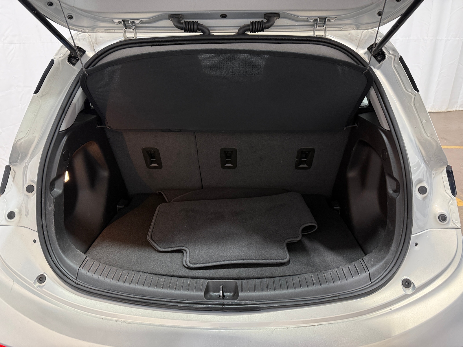 Thumbnail: 2022 Chevrolet Bolt EV - 6