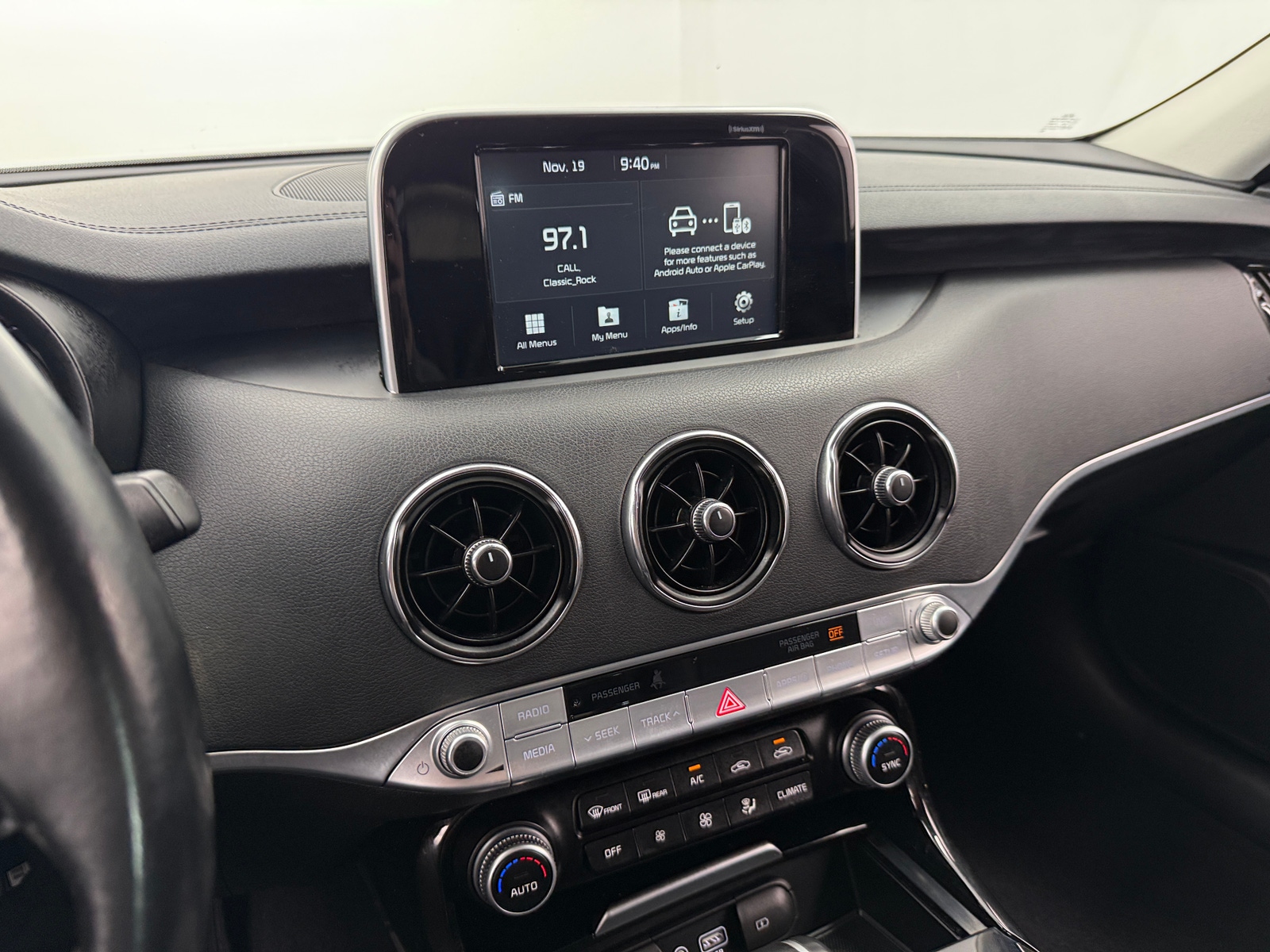 Thumbnail: 2019 Kia Stinger - 3