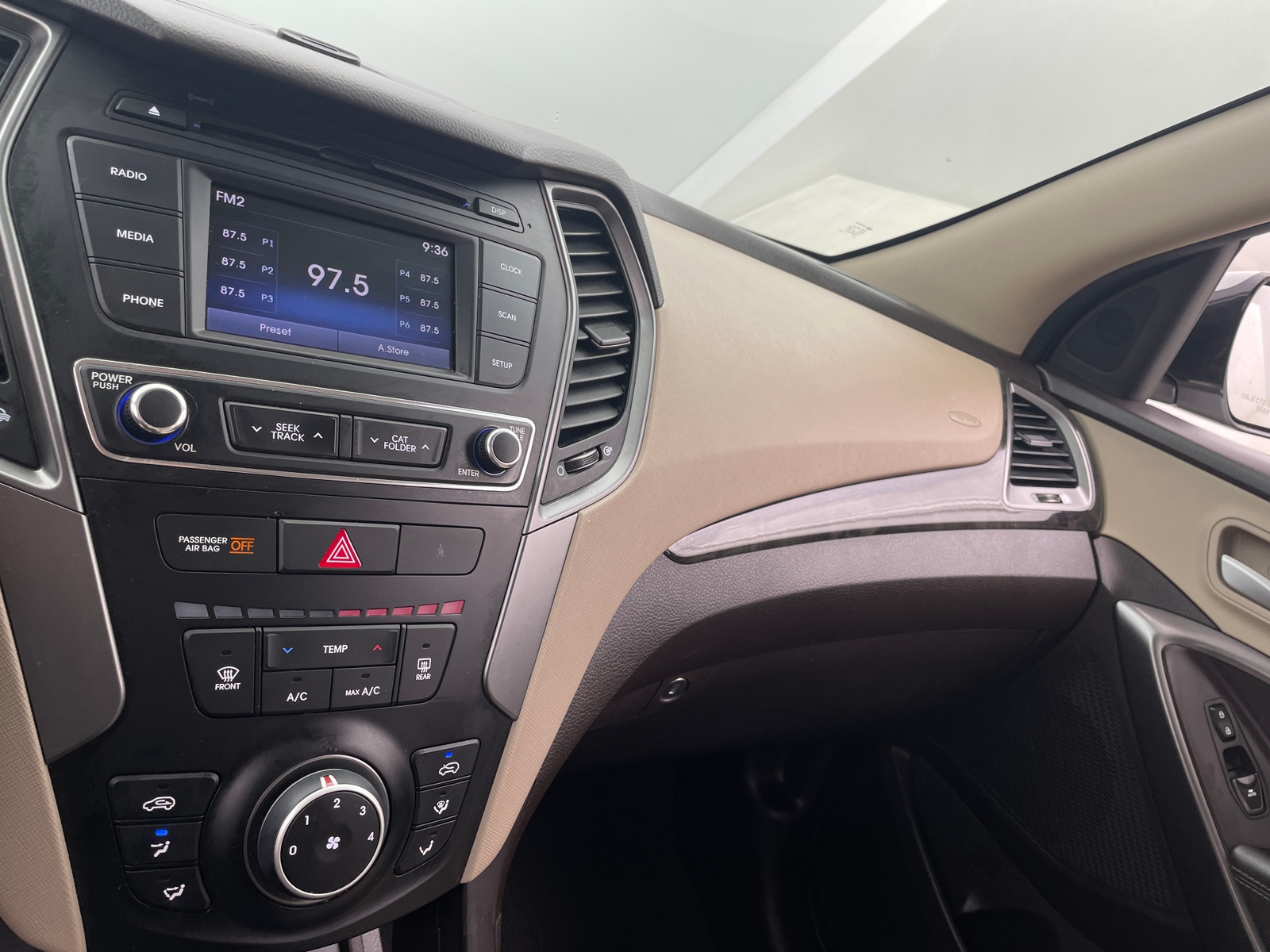 Thumbnail: 2017 Hyundai Santa Fe - 4