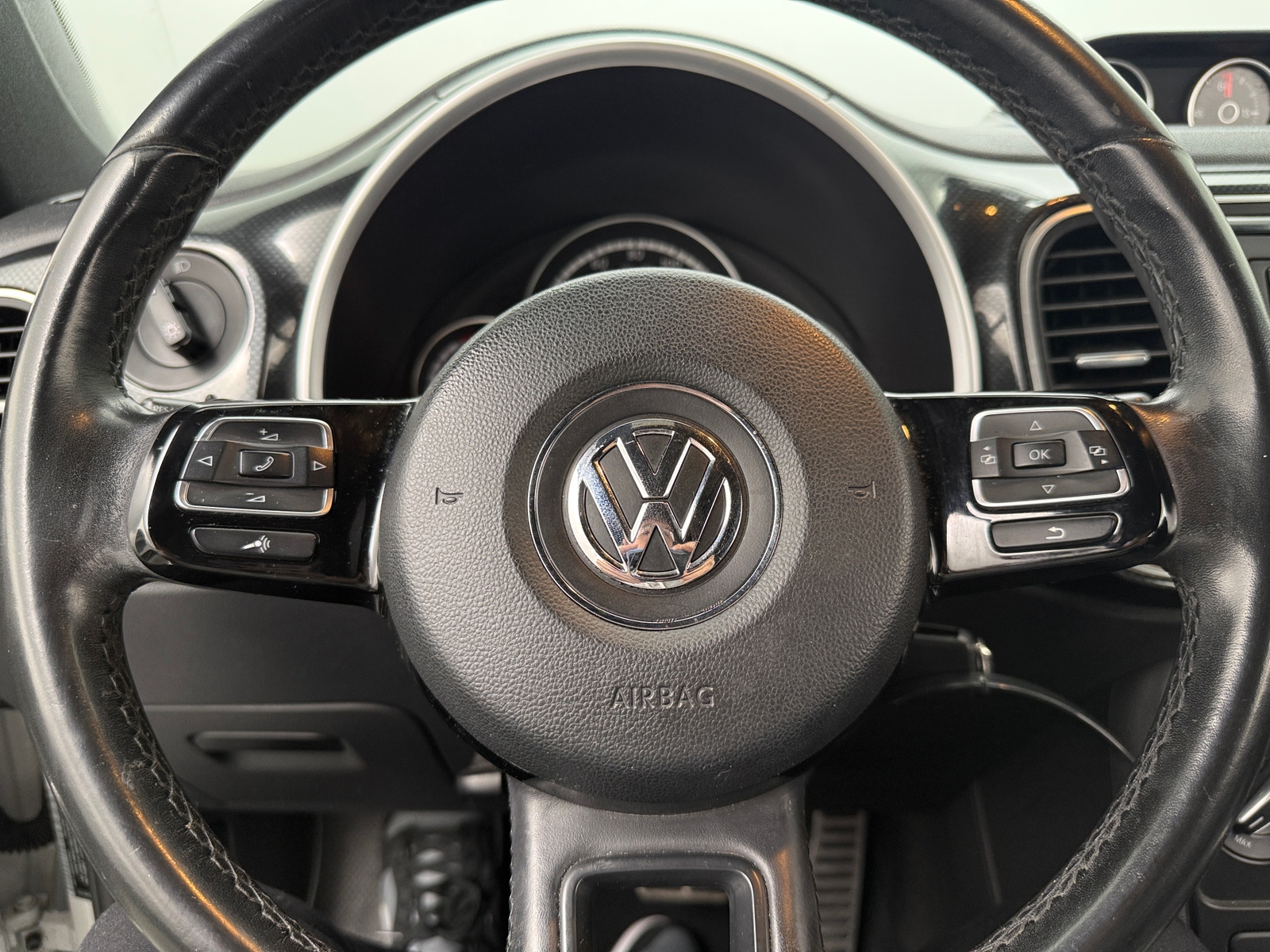 Thumbnail: 2015 Volkswagen Beetle - 4