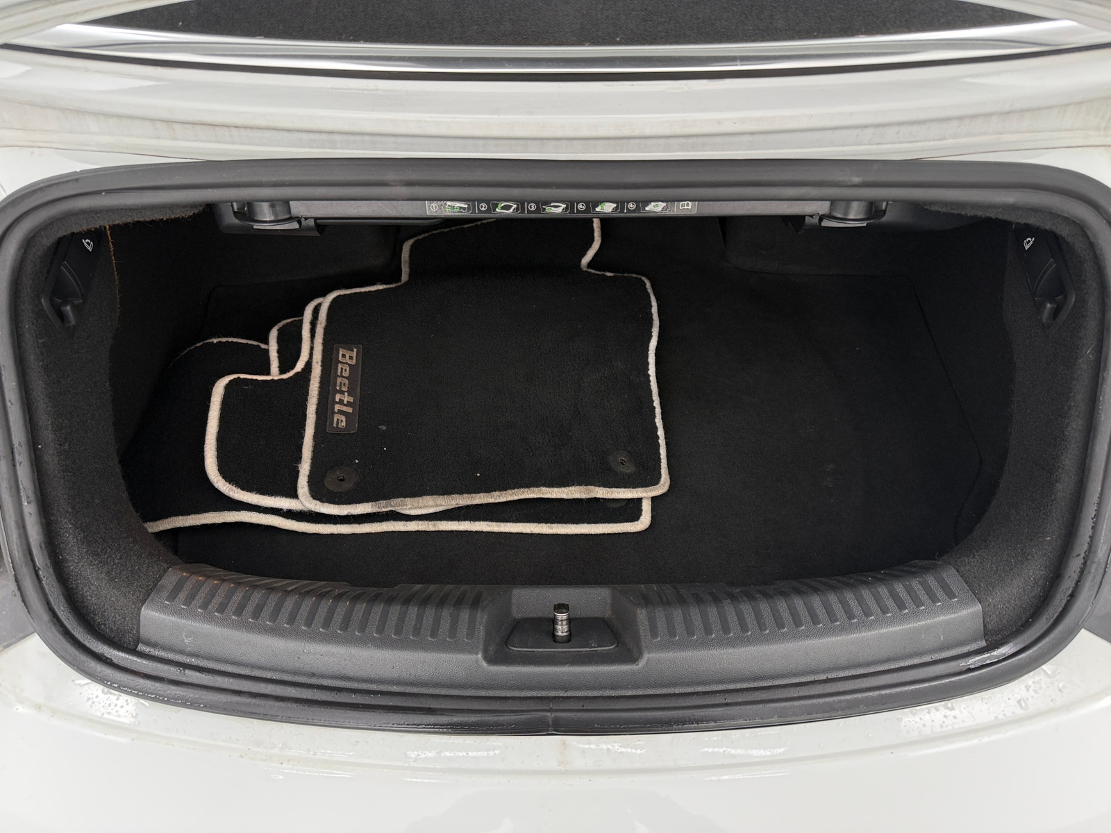 Thumbnail: 2015 Volkswagen Beetle - 6