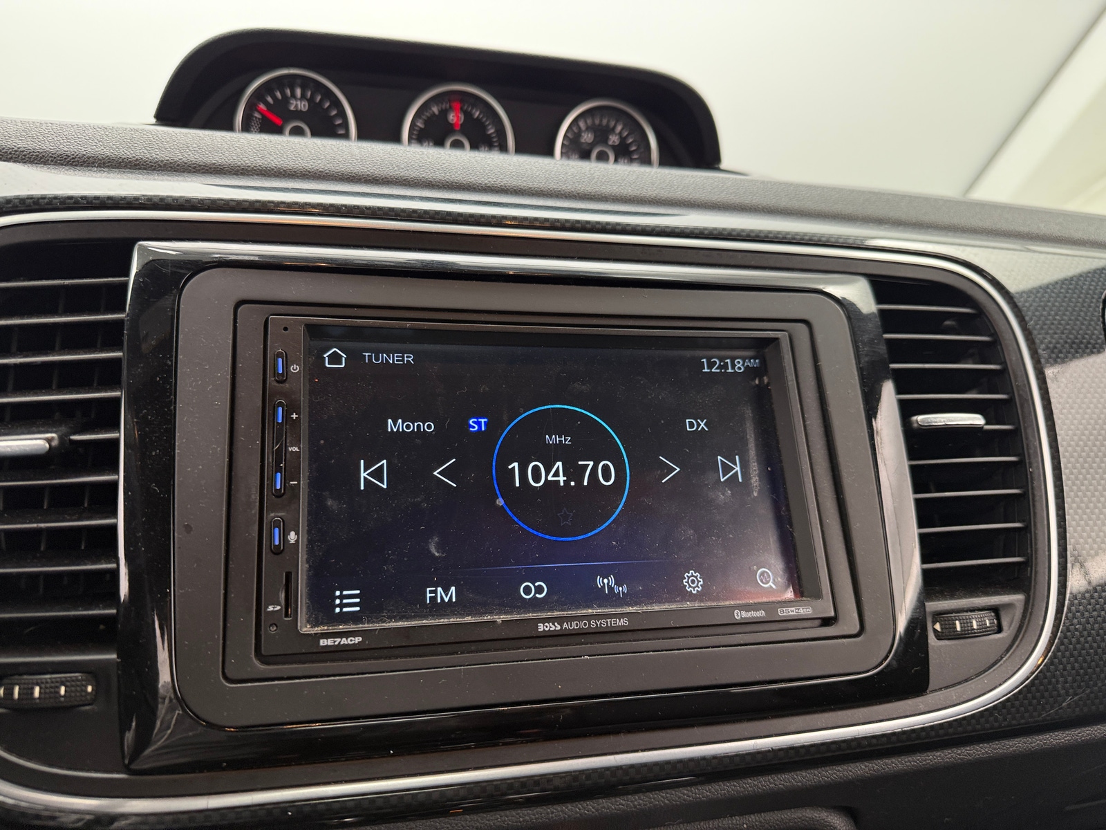 Thumbnail: 2015 Volkswagen Beetle - 3