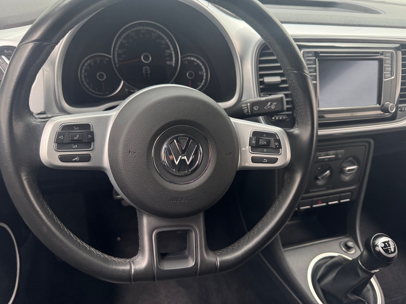 Thumbnail: 2016 Volkswagen Beetle - 4