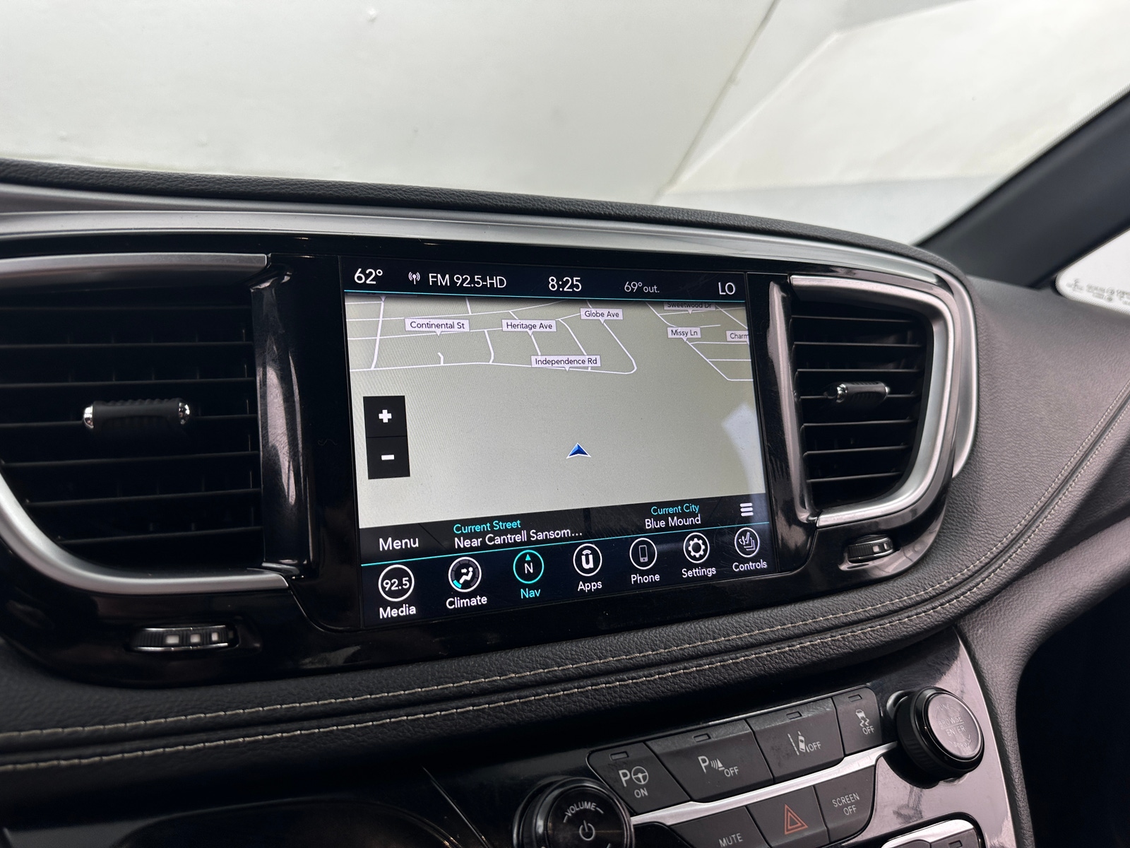 Thumbnail: 2020 Chrysler Pacifica - 3