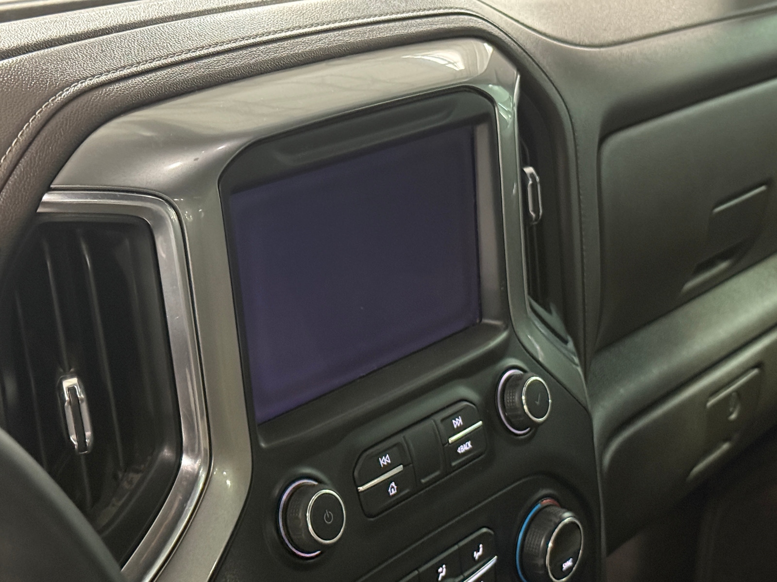 Thumbnail: 2019 Chevrolet Silverado 1500 - 3