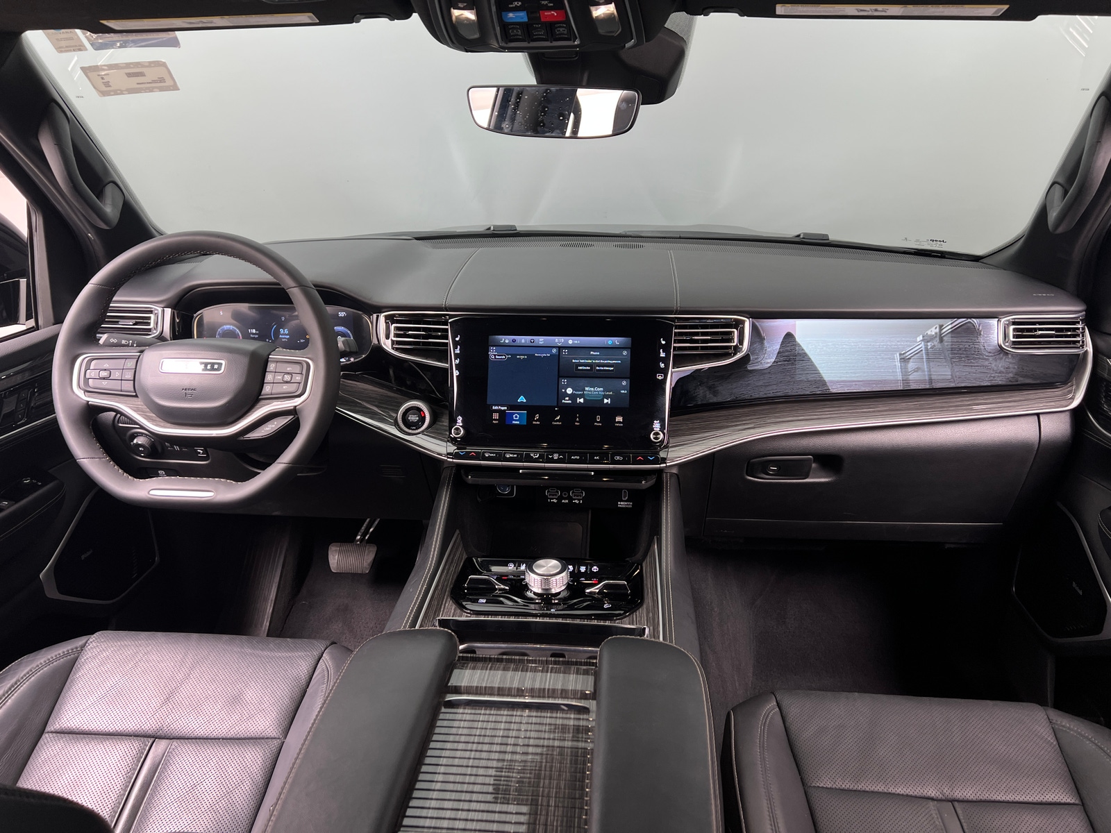 Thumbnail: 2022 Jeep Wagoneer - 2