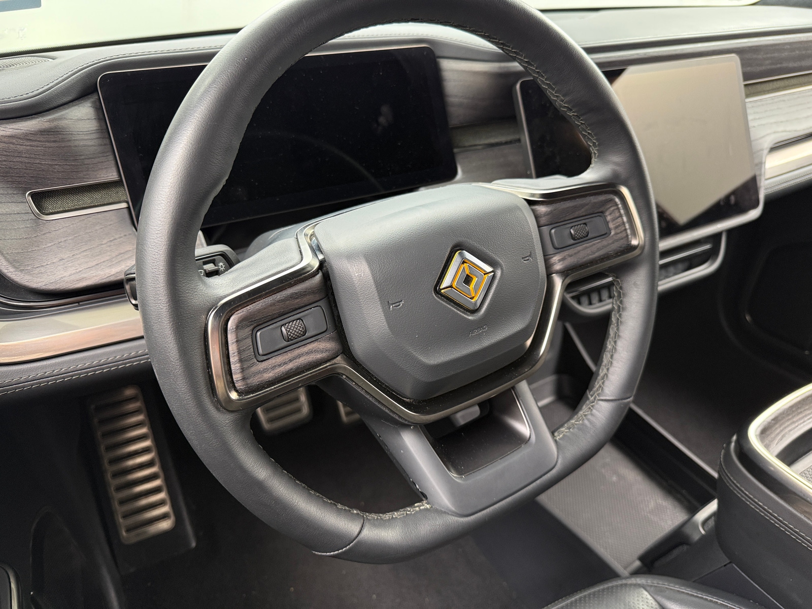 Thumbnail: 2023 Rivian R1T - 4