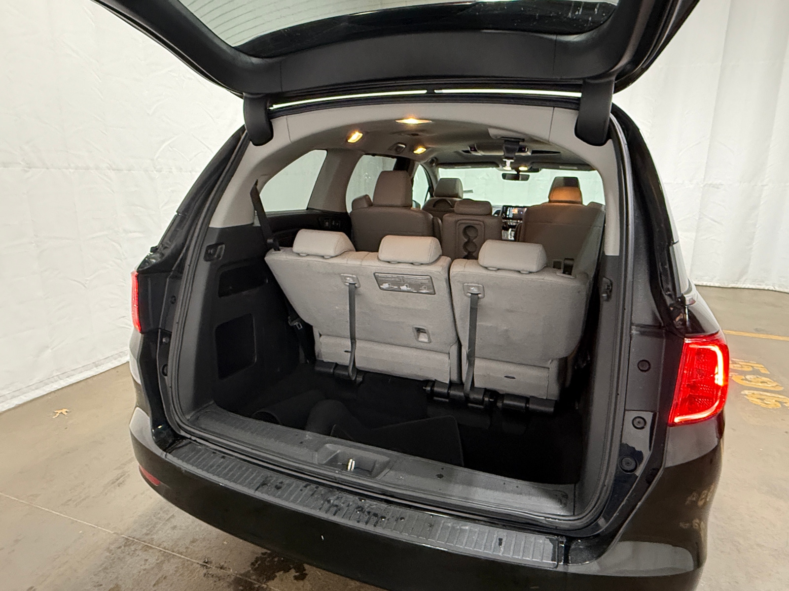 Thumbnail: 2019 Honda Odyssey - 6