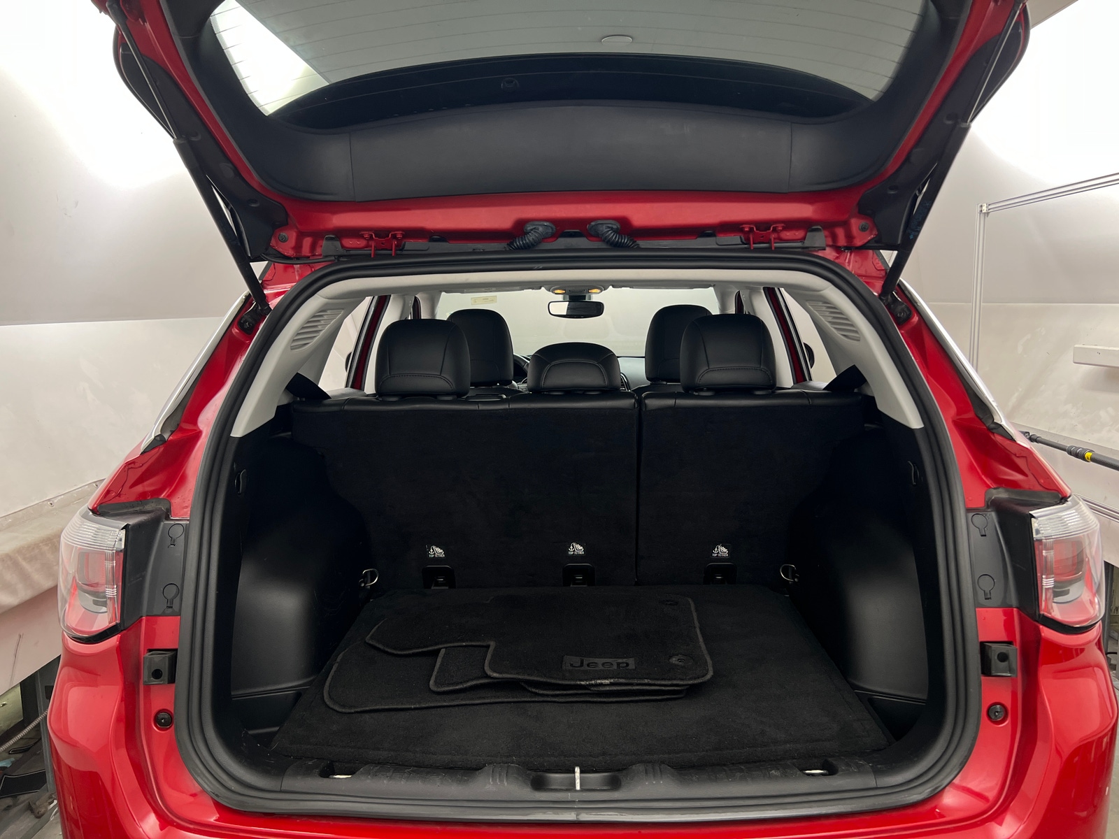 Thumbnail: 2018 Jeep Compass - 6