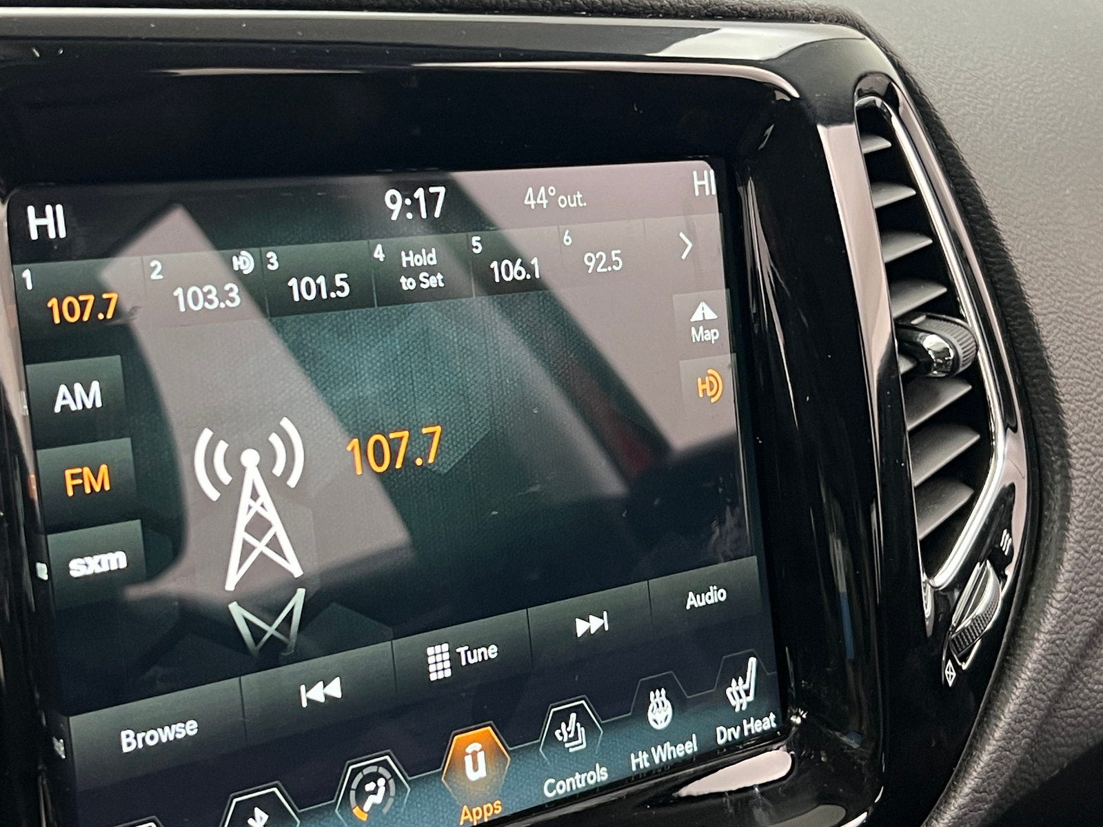 Thumbnail: 2018 Jeep Compass - 3