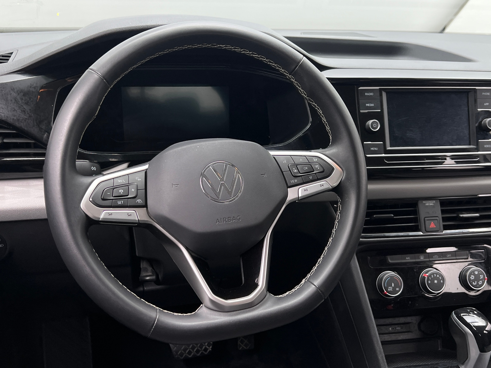 Thumbnail: 2023 Volkswagen Taos - 5