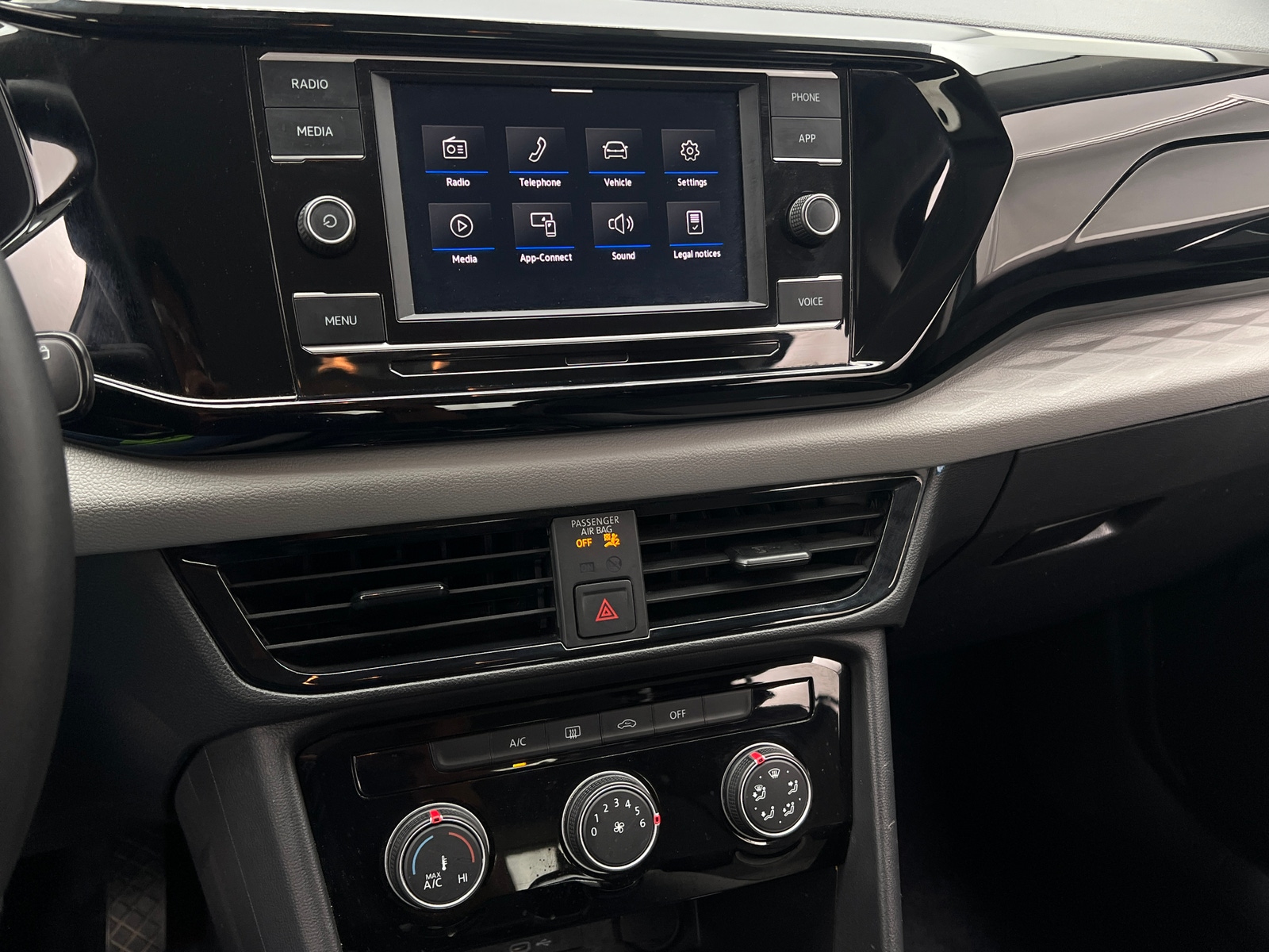 Thumbnail: 2023 Volkswagen Taos - 4