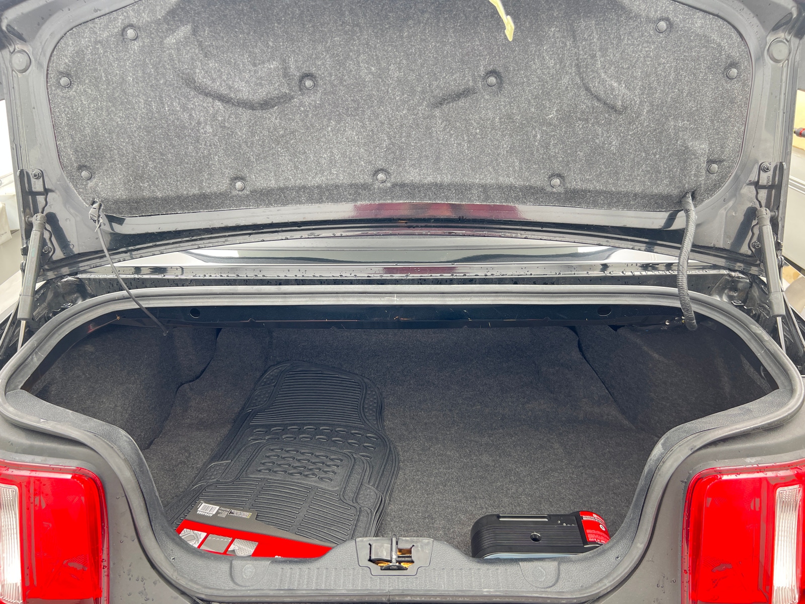 Thumbnail: 2011 Ford Mustang - 6