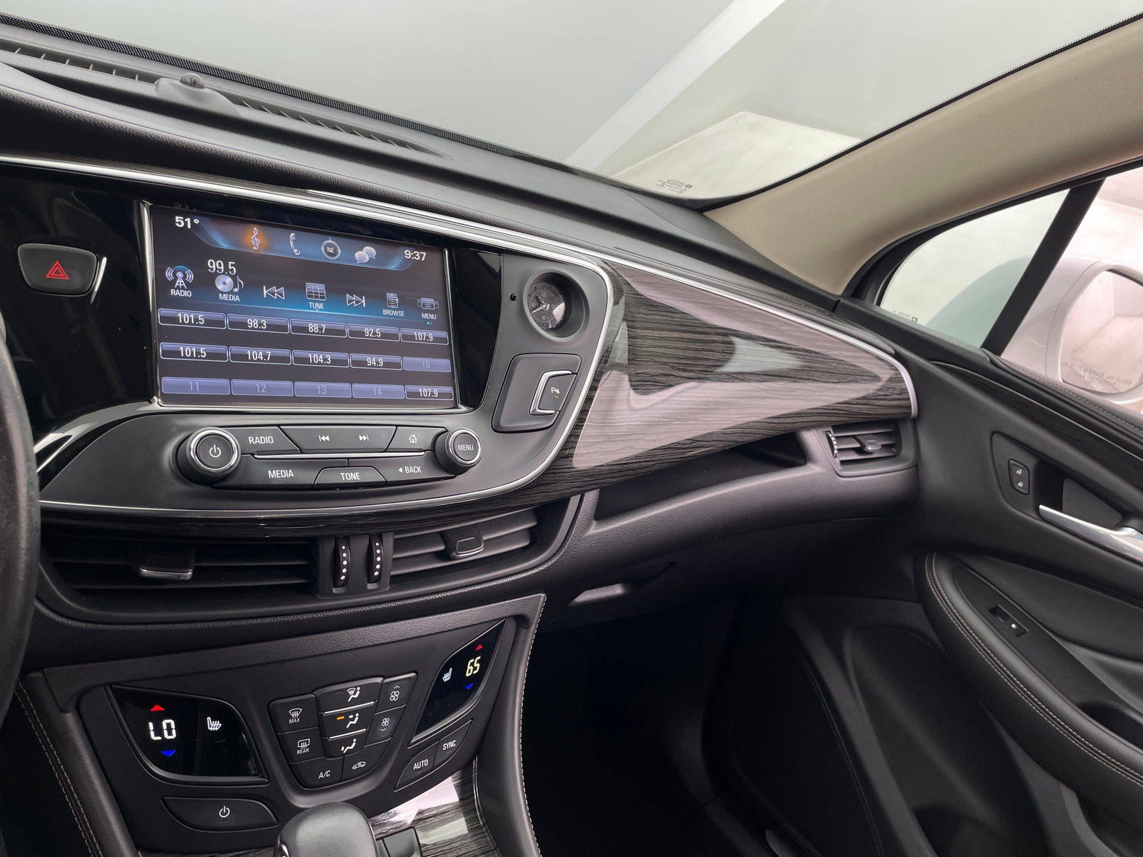 Thumbnail: 2017 Buick Envision - 3