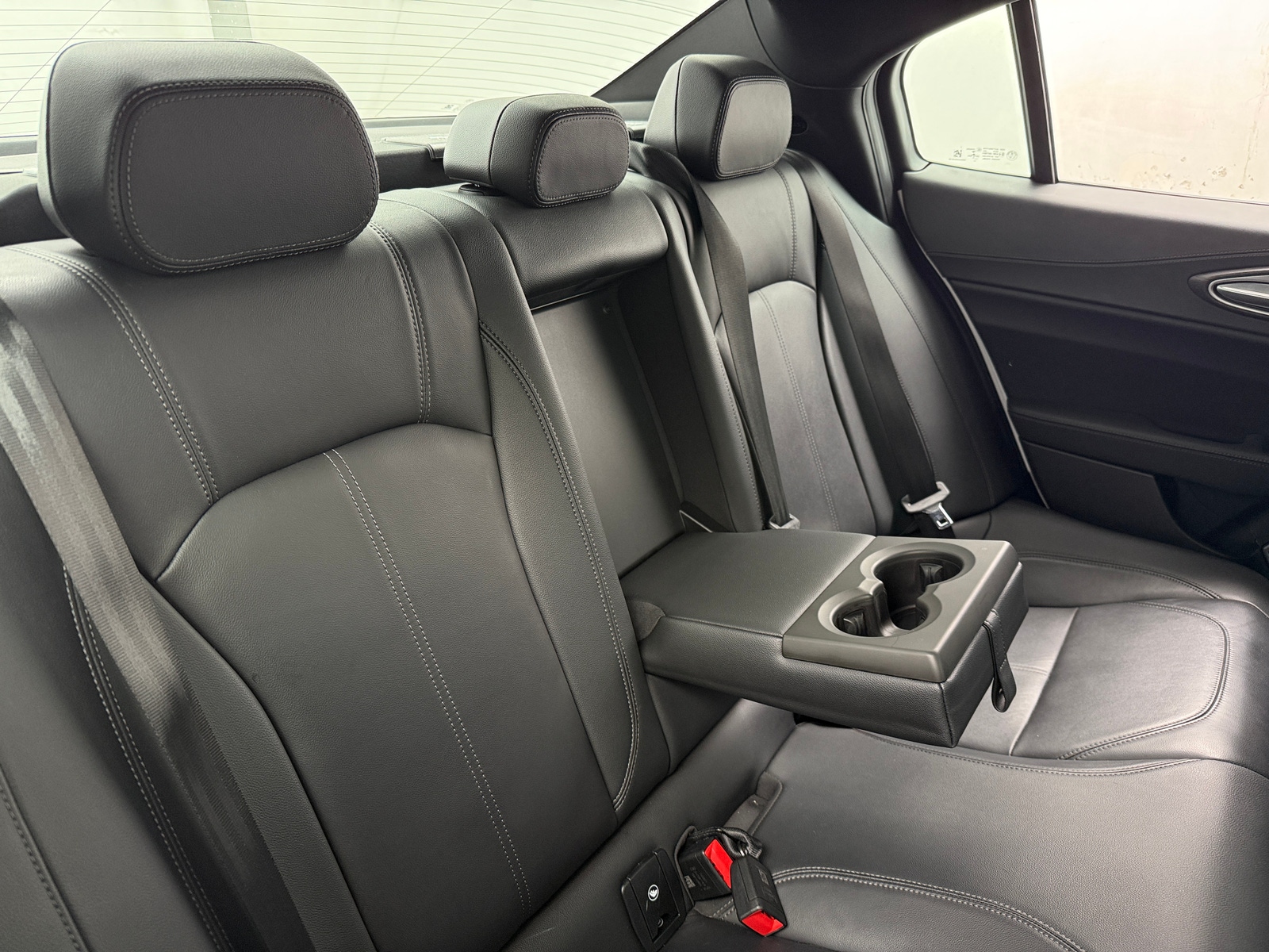 Thumbnail: 2022 Alfa Romeo Giulia - 5