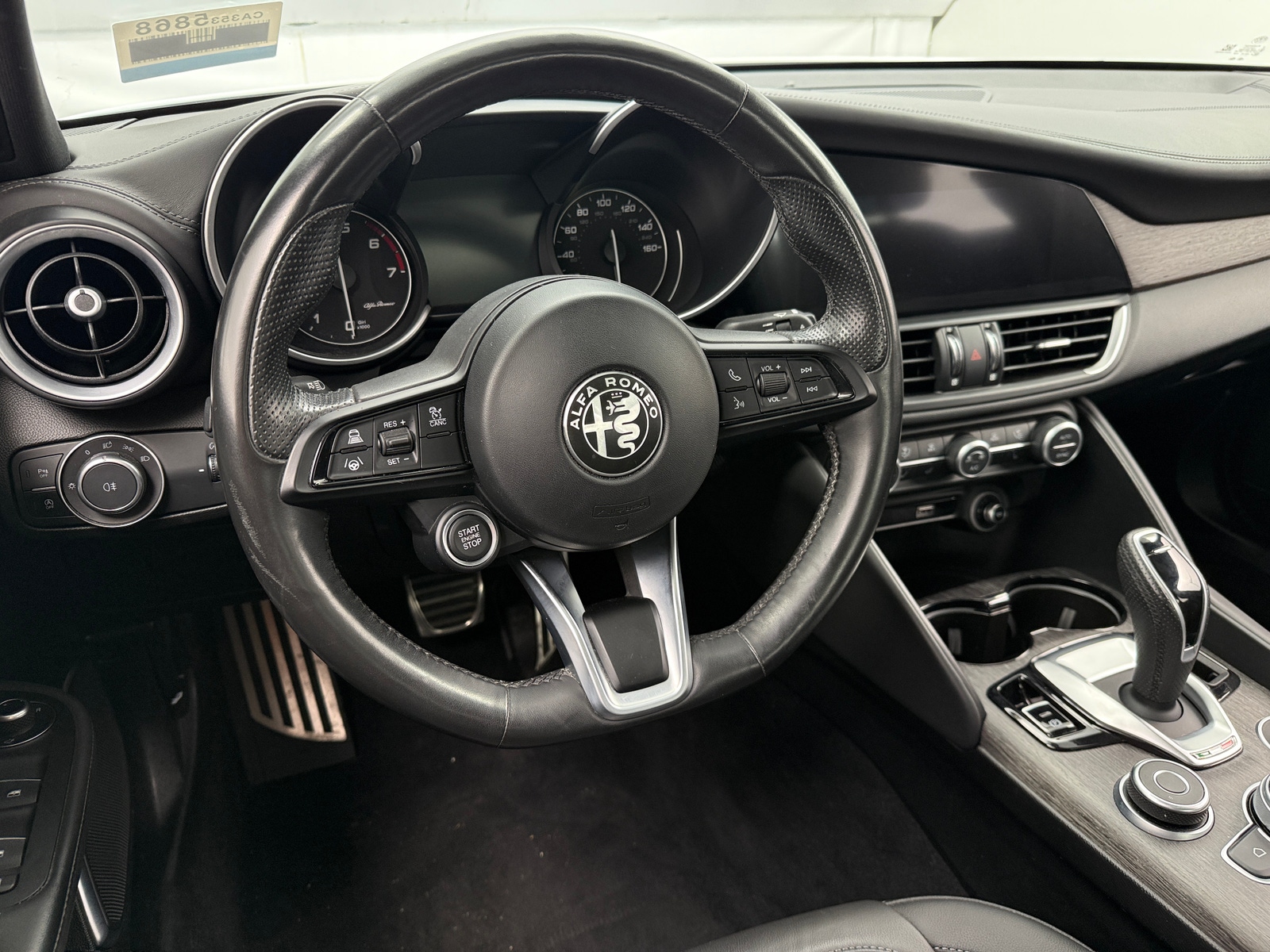 Thumbnail: 2022 Alfa Romeo Giulia - 4