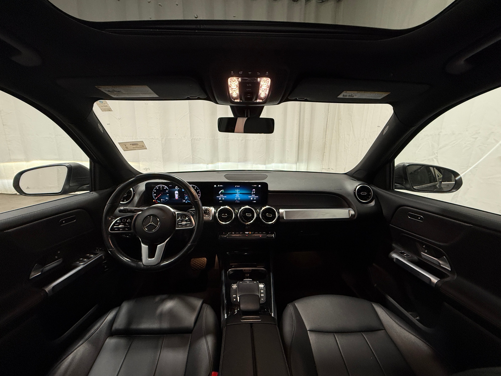 Thumbnail: 2022 Mercedes-Benz GLB - 2