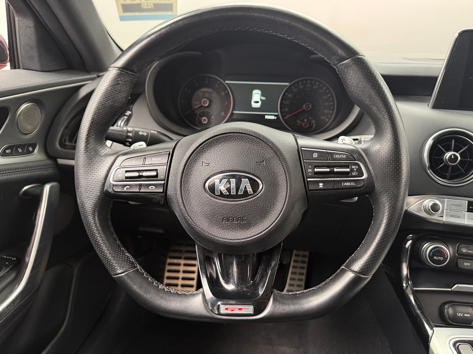 Thumbnail: 2018 Kia Stinger - 4