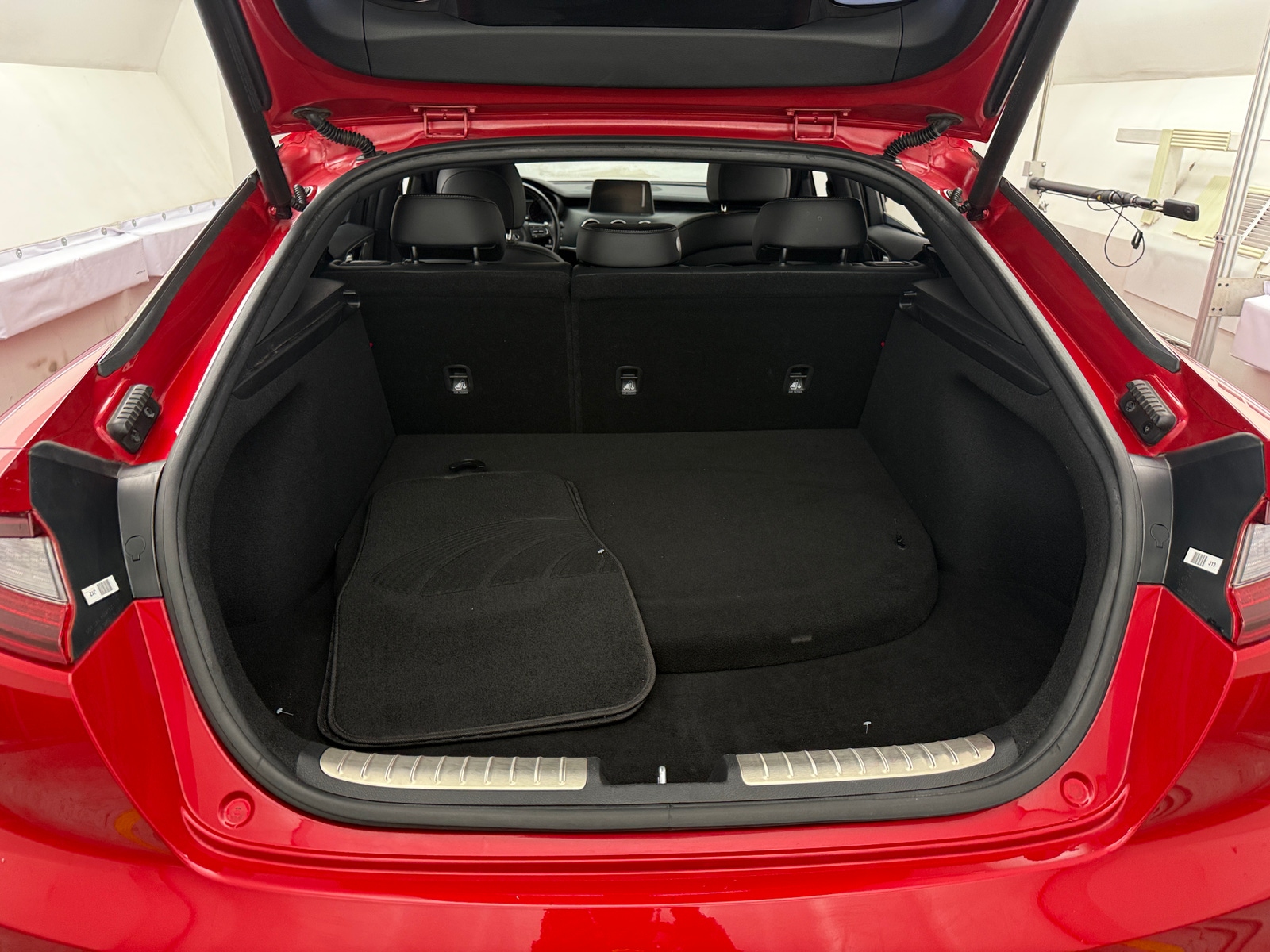 Thumbnail: 2018 Kia Stinger - 6