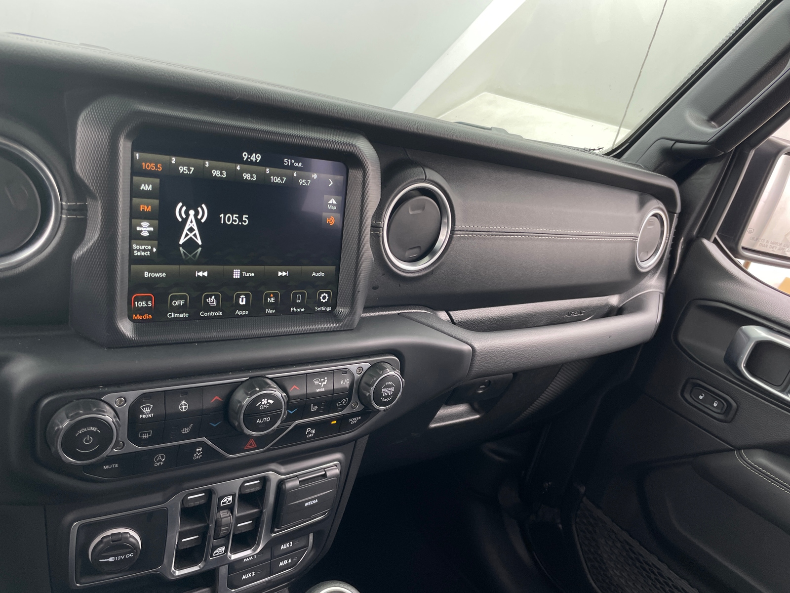 Thumbnail: 2021 Jeep Gladiator - 4