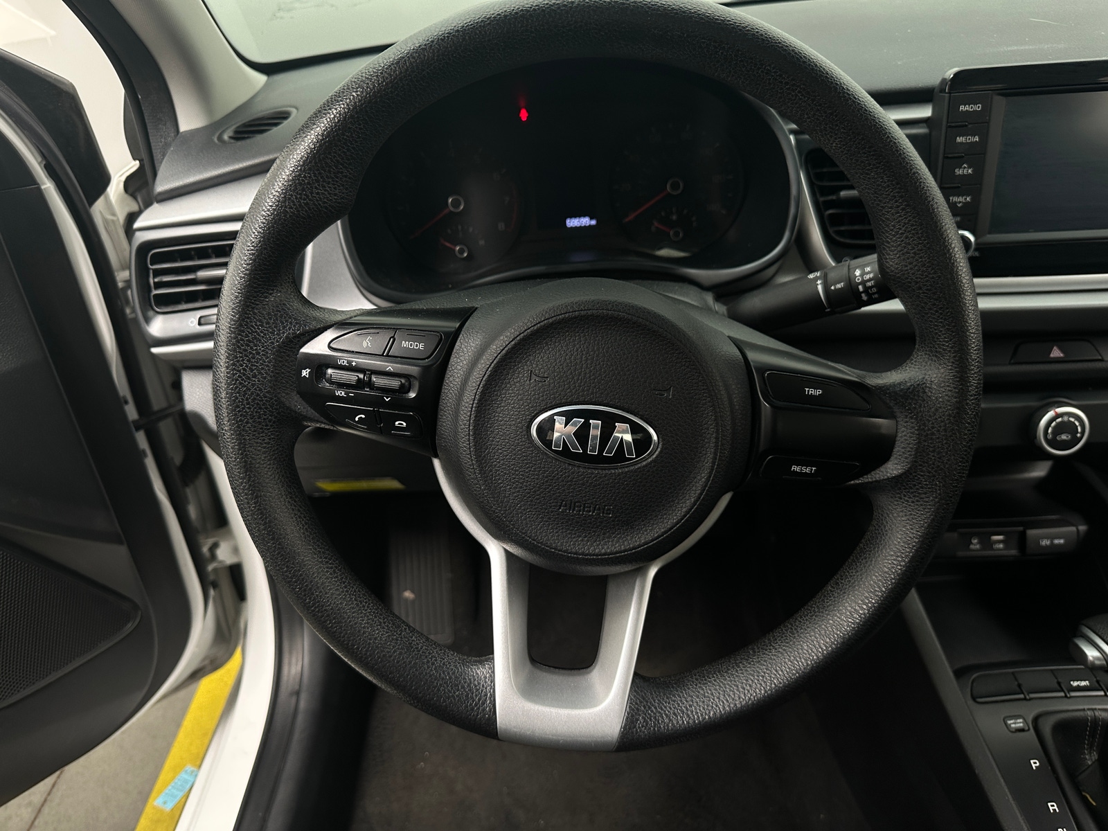 Thumbnail: 2020 Kia Rio - 5