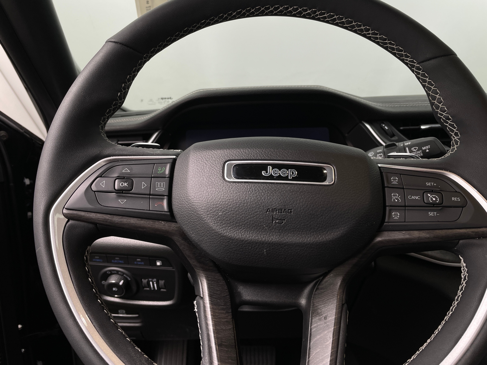 Thumbnail: 2024 Jeep Grand Cherokee - 4