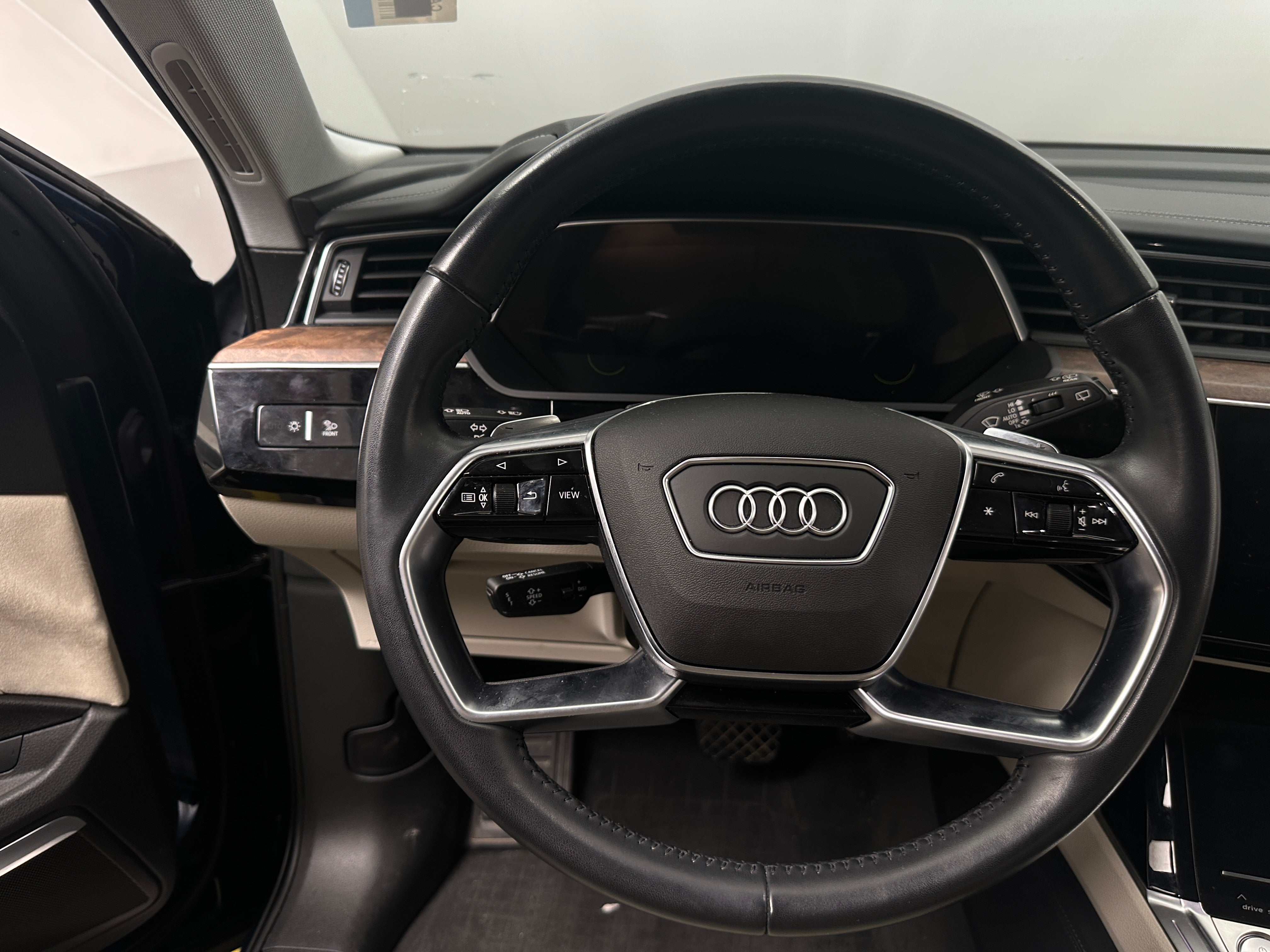 Used 2019 Audi e-tron Prestige with VIN WA1VAAGE5KB009790 for sale in Oak Creek, WI