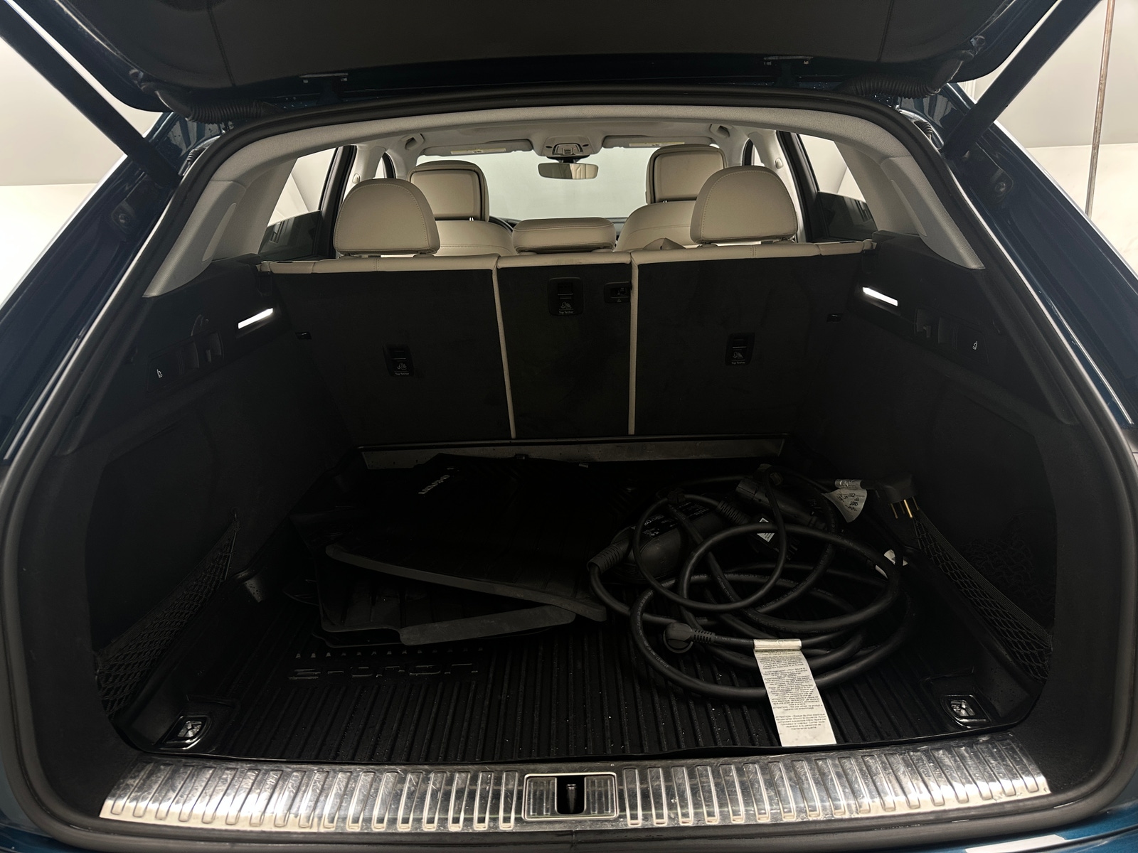 Thumbnail: 2019 Audi e-tron - 6