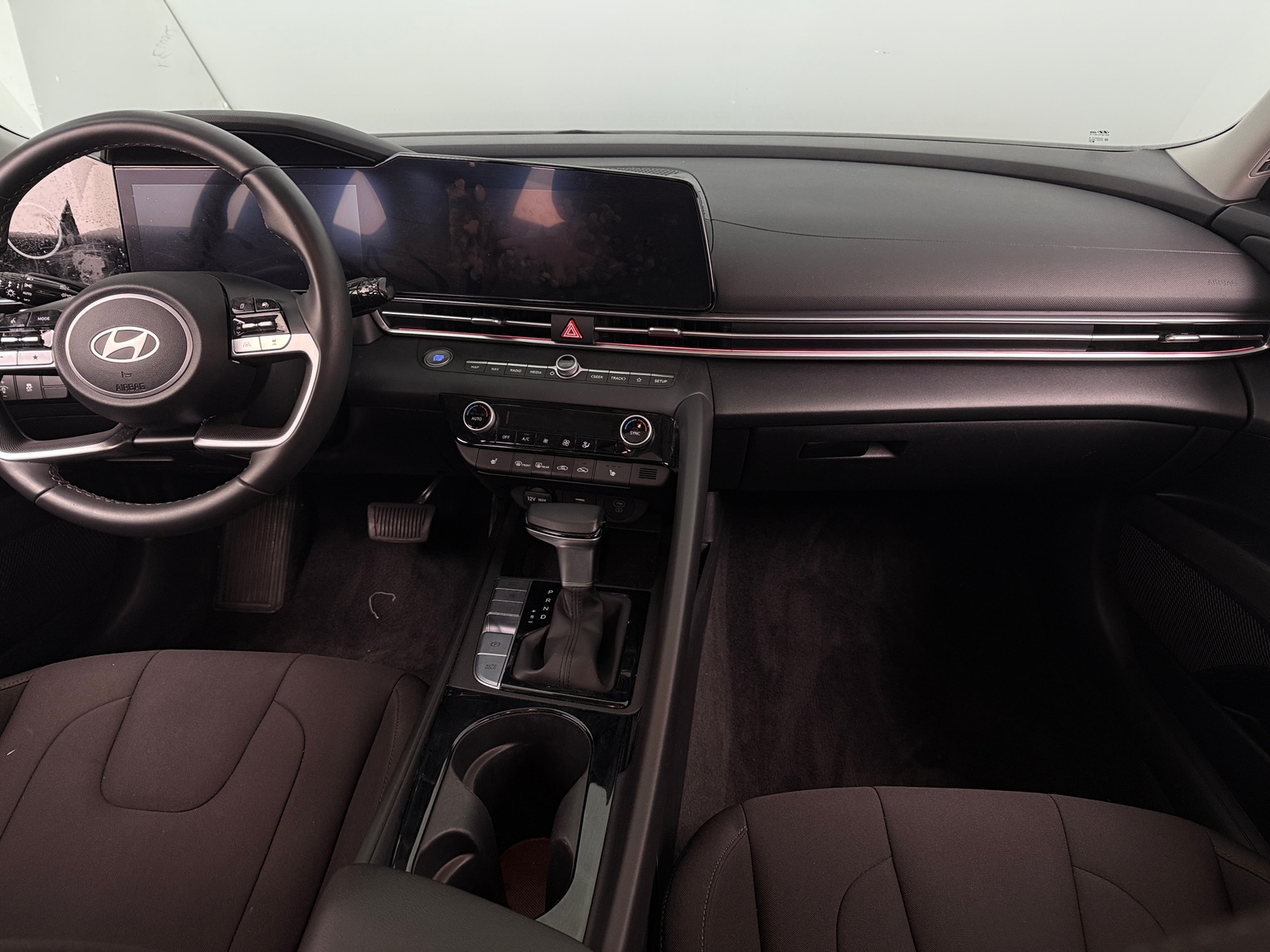 Thumbnail: 2024 Hyundai Elantra - 3