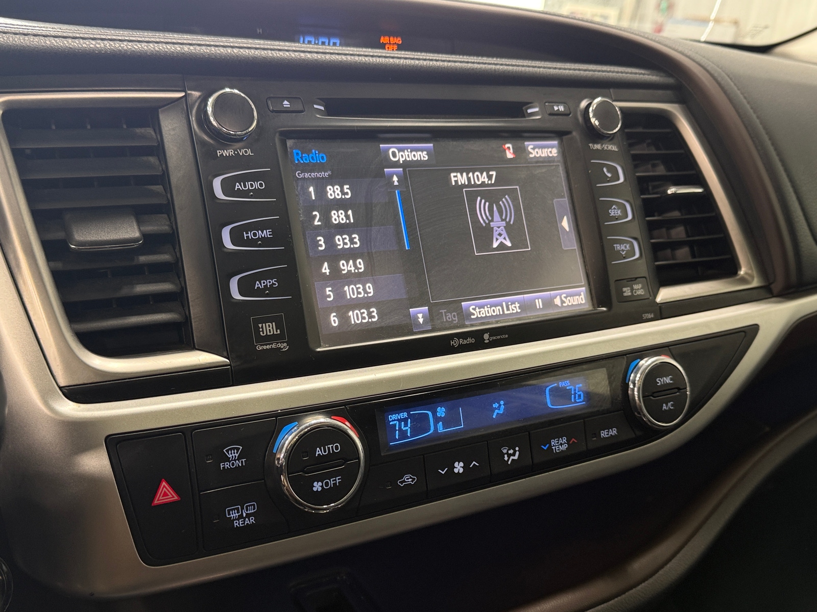 Thumbnail: 2015 Toyota Highlander - 3