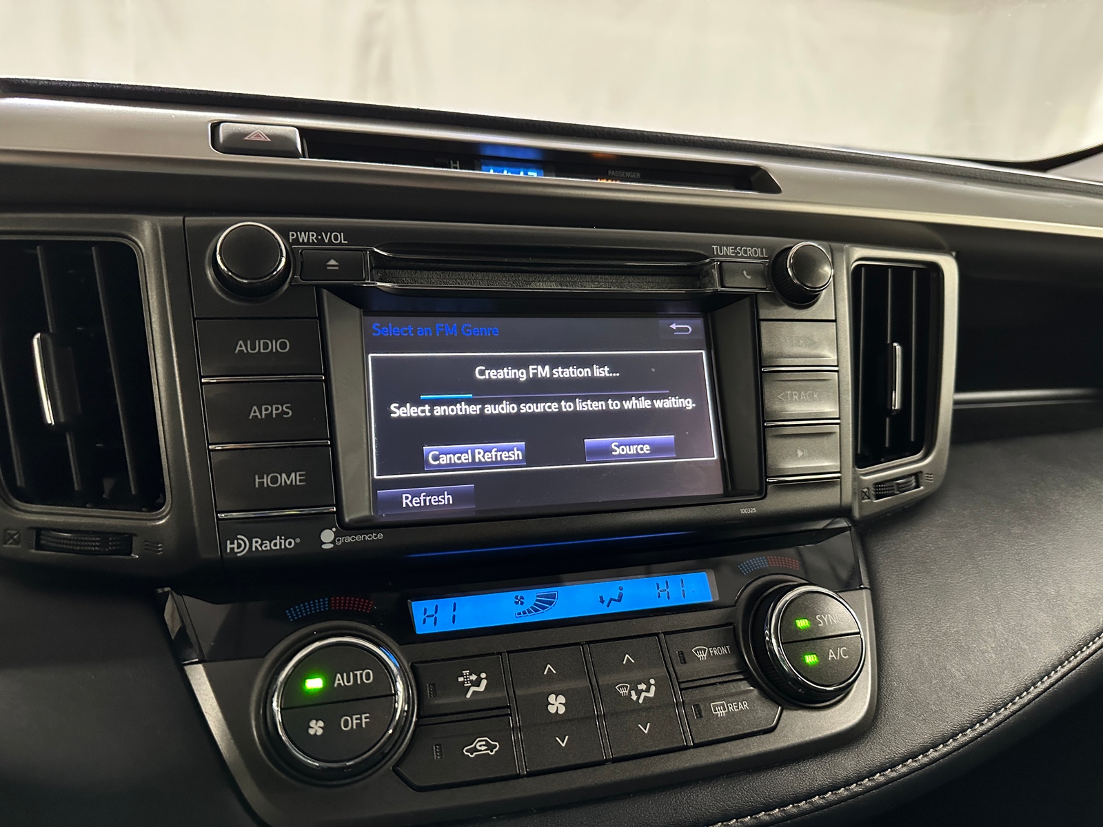 Thumbnail: 2014 Toyota RAV4 - 4