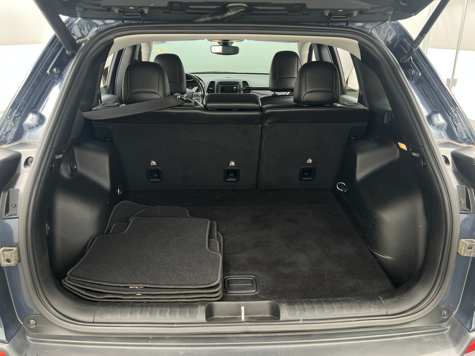 Thumbnail: 2019 Jeep Cherokee - 7