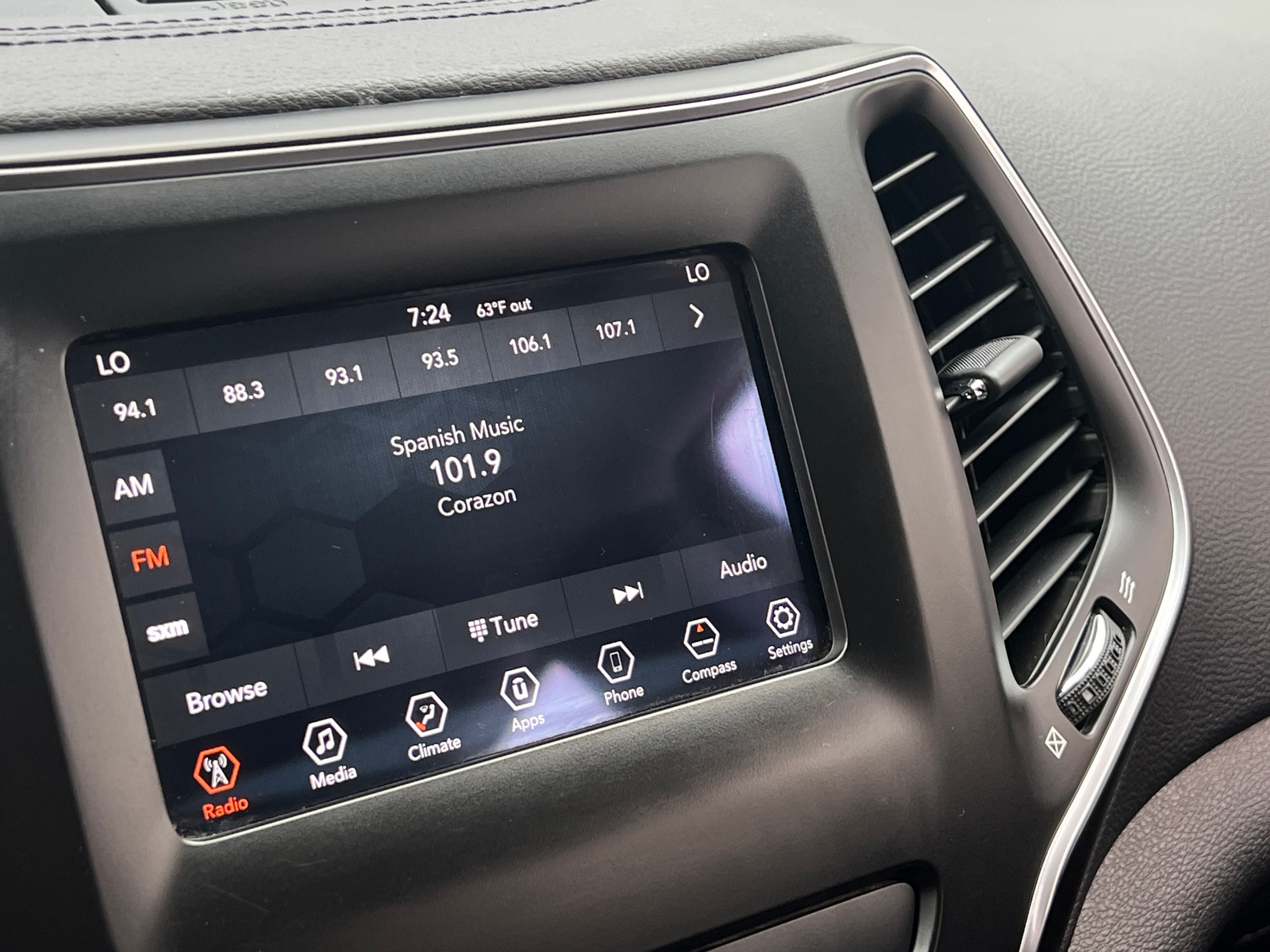 Thumbnail: 2019 Jeep Cherokee - 4