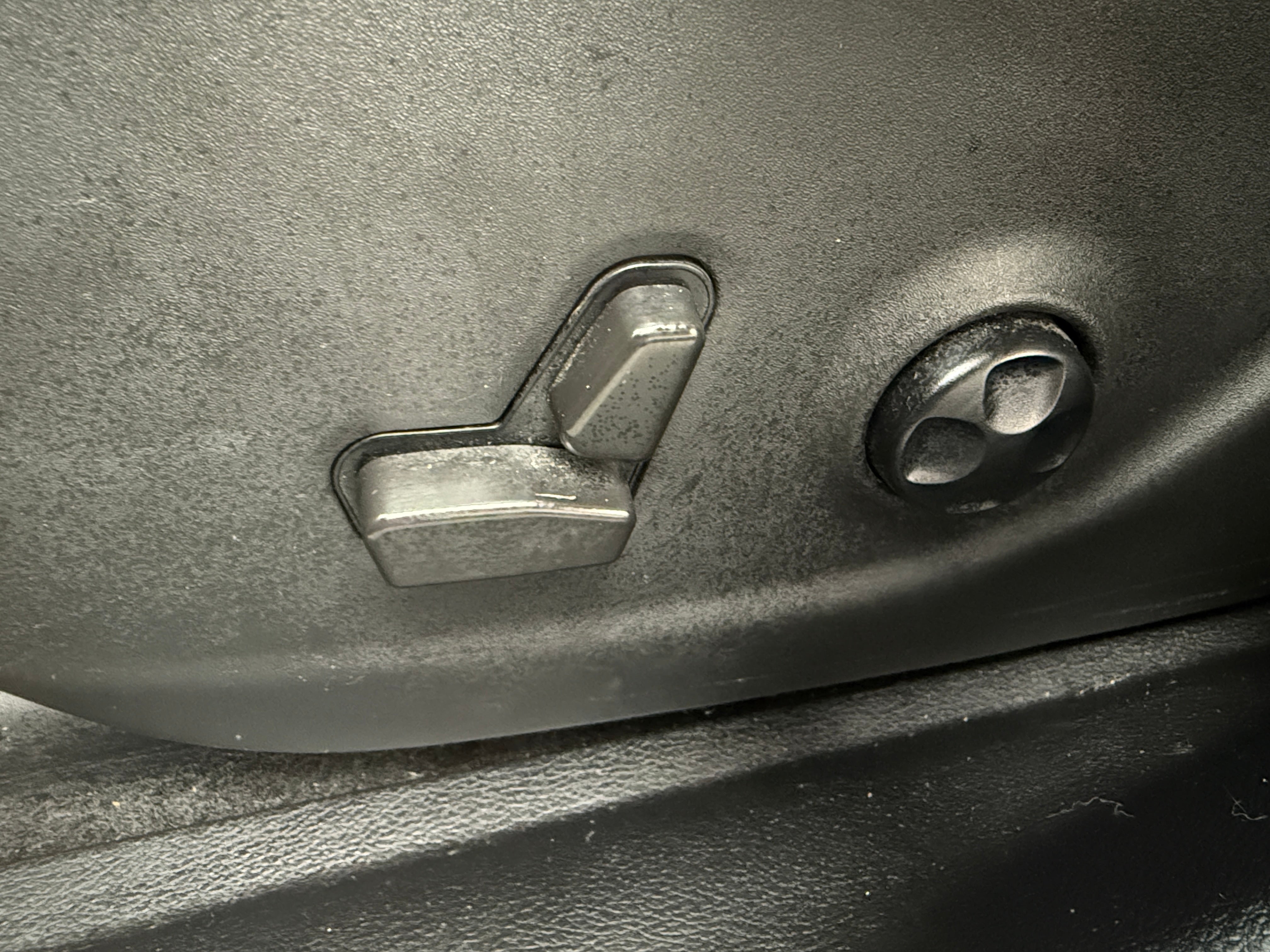 2021 Jeep Cherokee Altitude - Photo 2