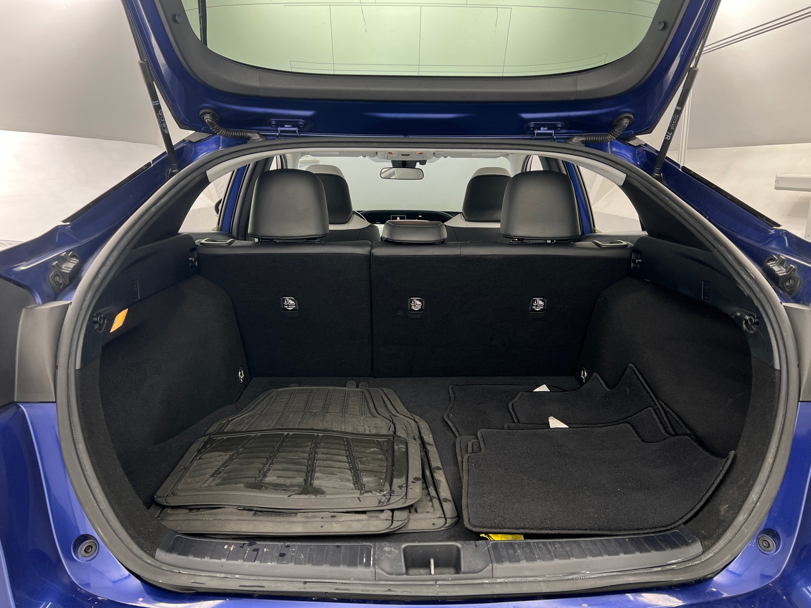 Thumbnail: 2017 Toyota Prius - 6