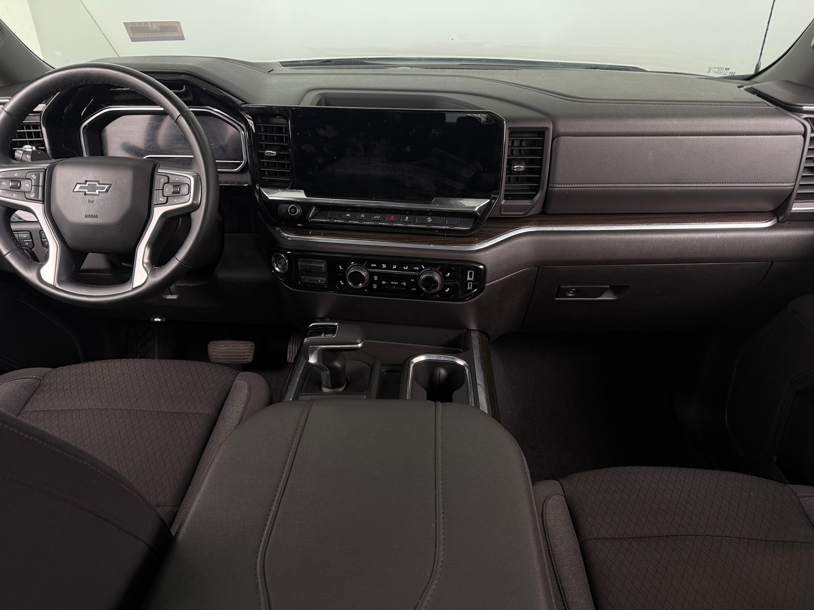 Thumbnail: 2025 Chevrolet Silverado 1500 - 3