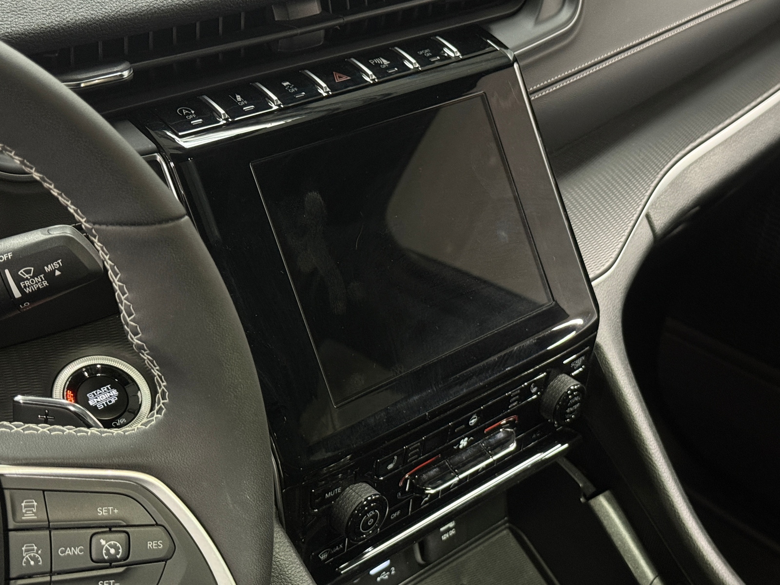 Thumbnail: 2024 Jeep Grand Cherokee - 3