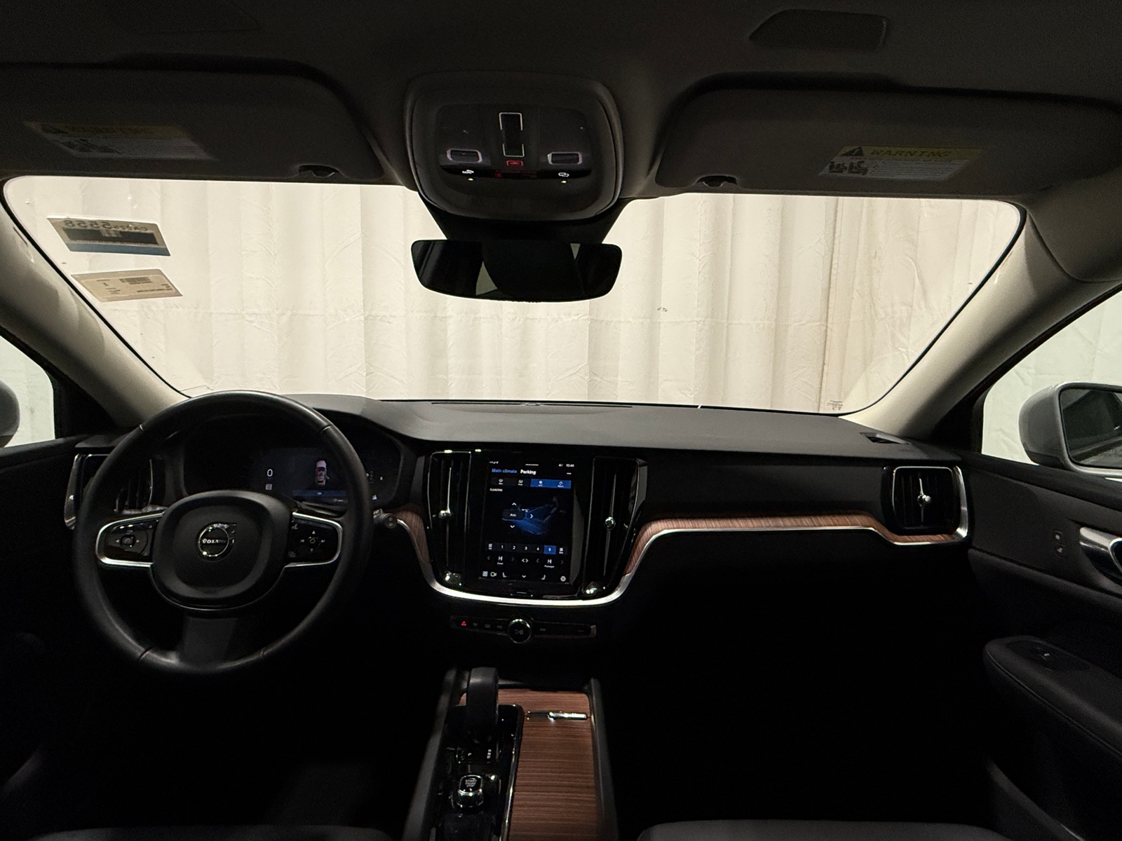 Thumbnail: 2025 Volvo V60 - 2