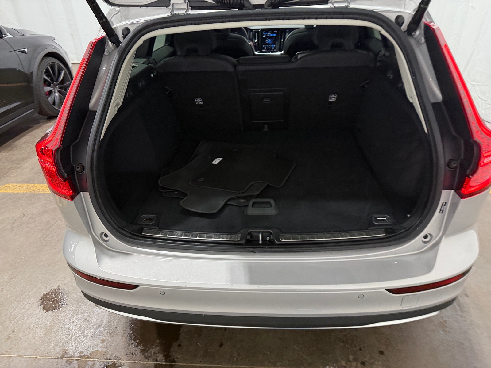 Thumbnail: 2025 Volvo V60 - 6