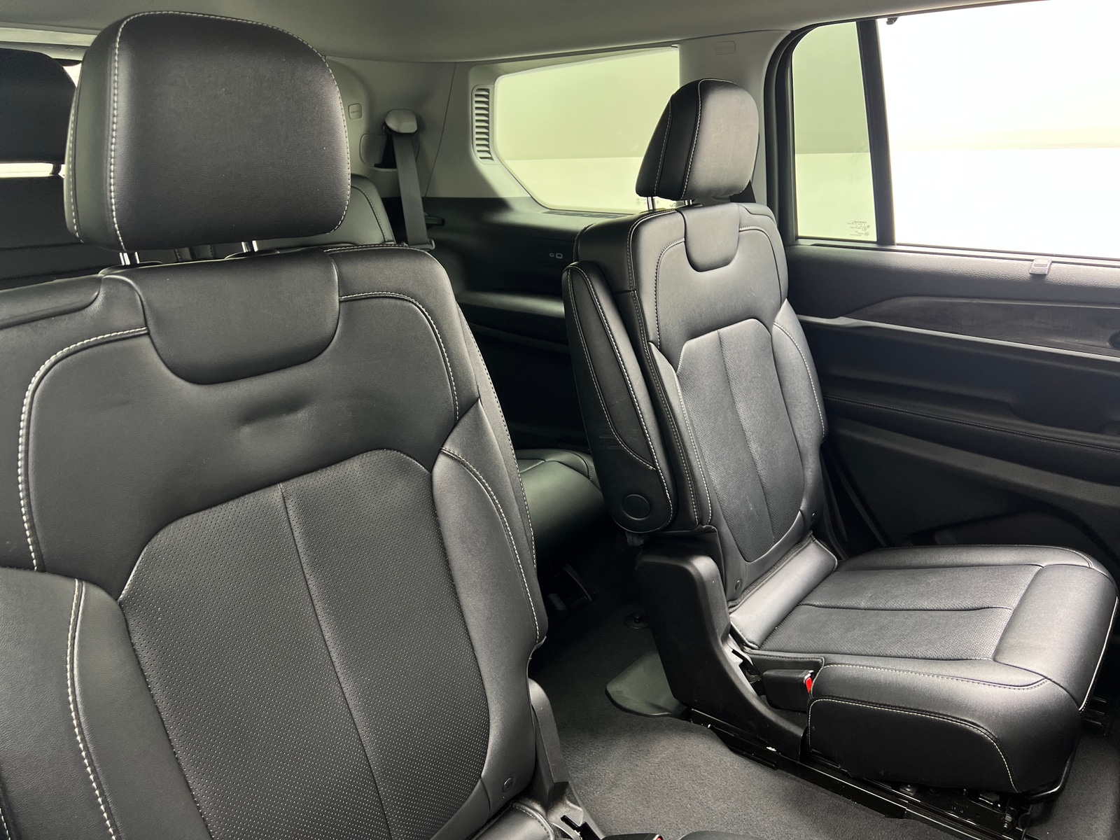 Thumbnail: 2023 Jeep Grand Cherokee L - 5