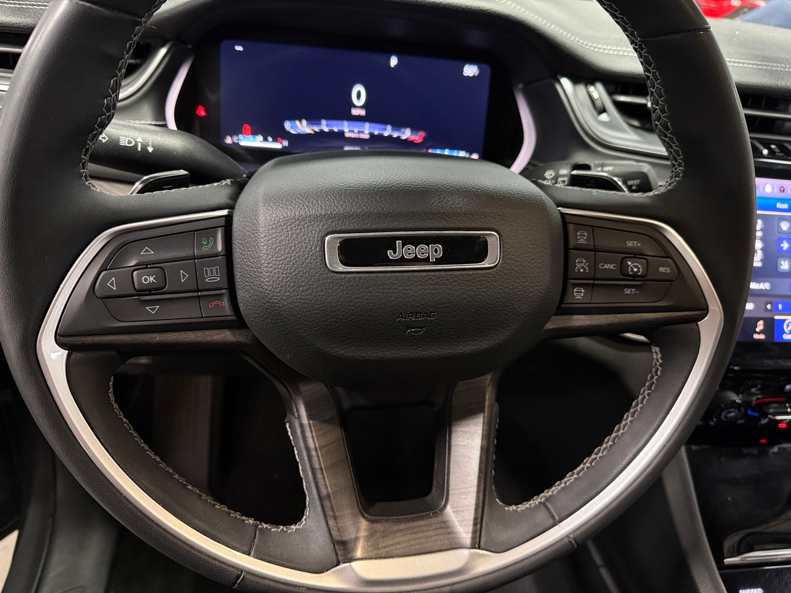 Thumbnail: 2023 Jeep Grand Cherokee L - 4