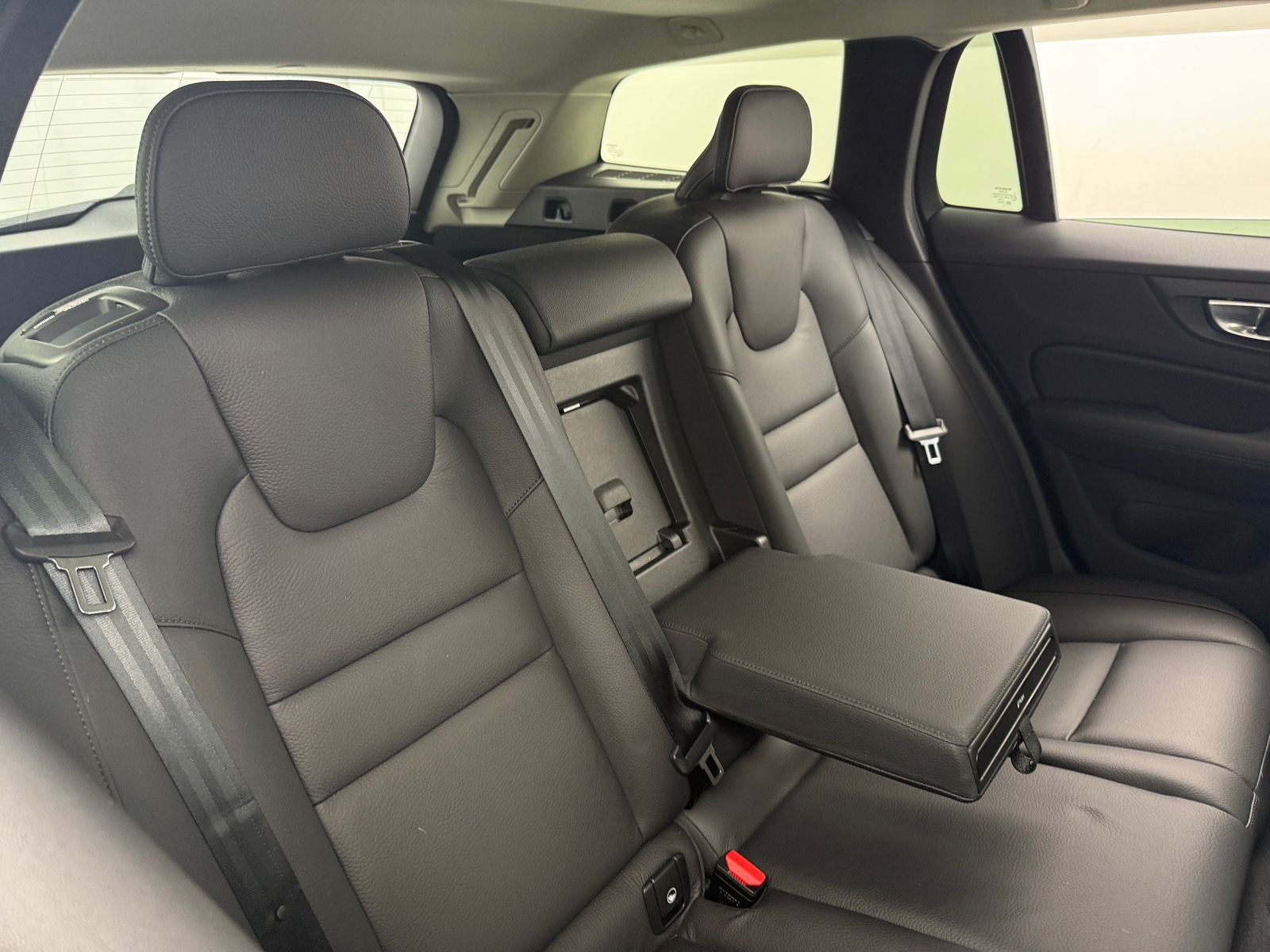 Thumbnail: 2025 Volvo V60 - 5