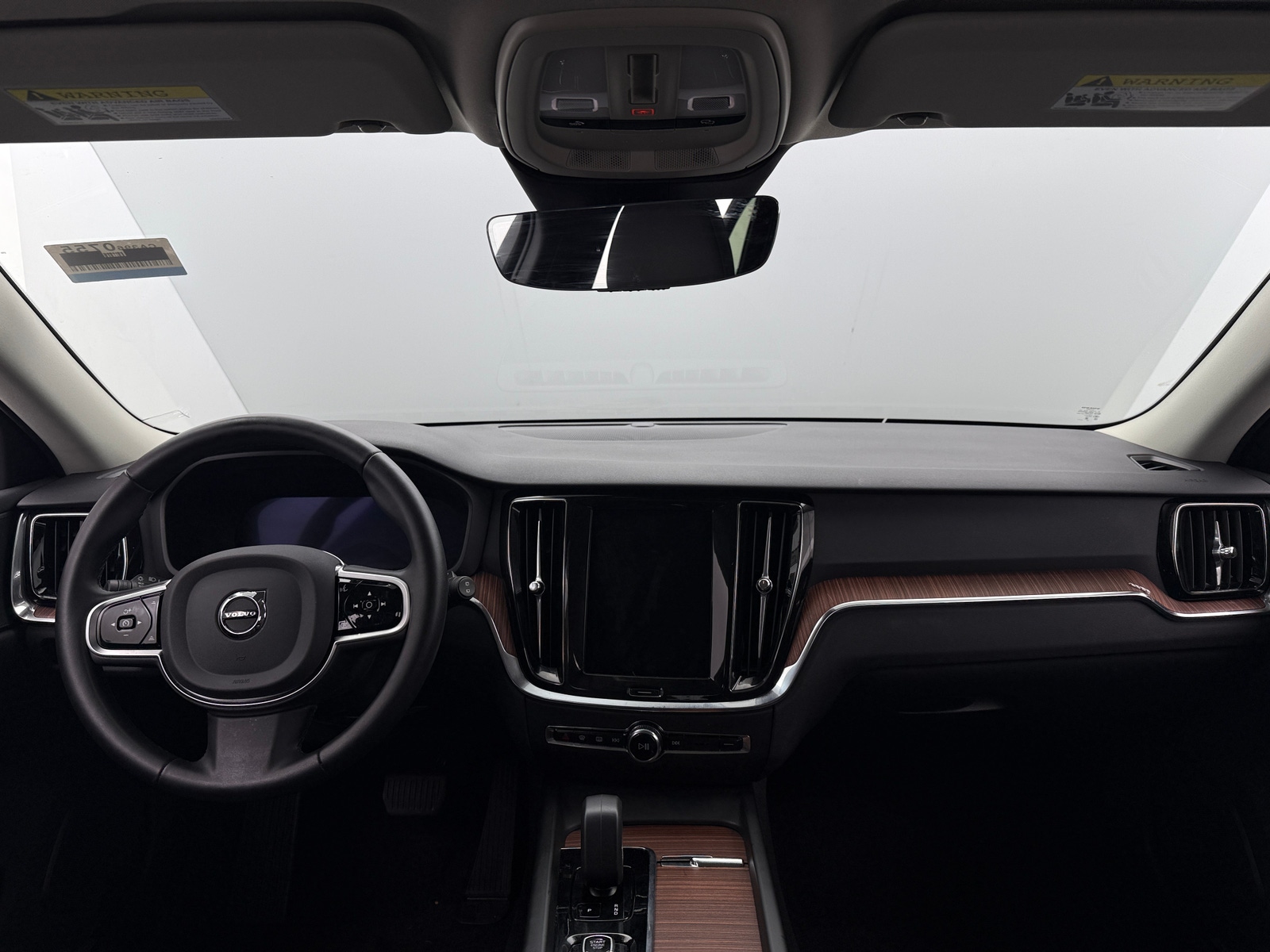 Thumbnail: 2025 Volvo V60 - 2