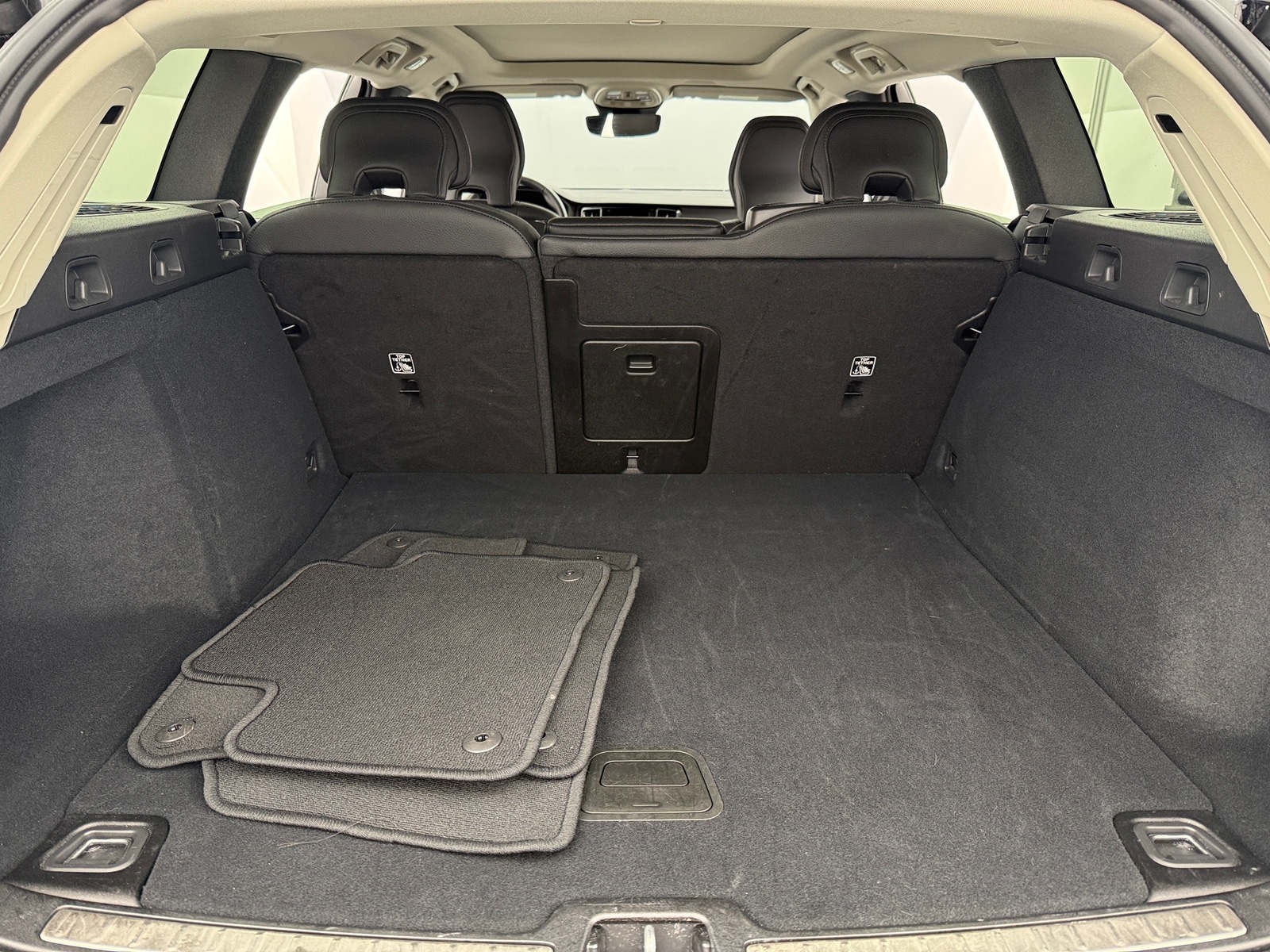 Thumbnail: 2025 Volvo V60 - 6